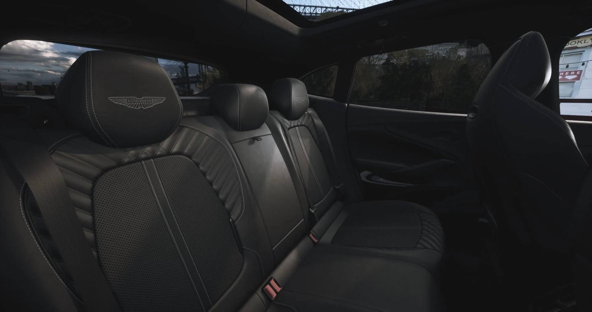 mph009_886165169_New_2026_Aston_Martin_DBX_707_707_3985452e6e