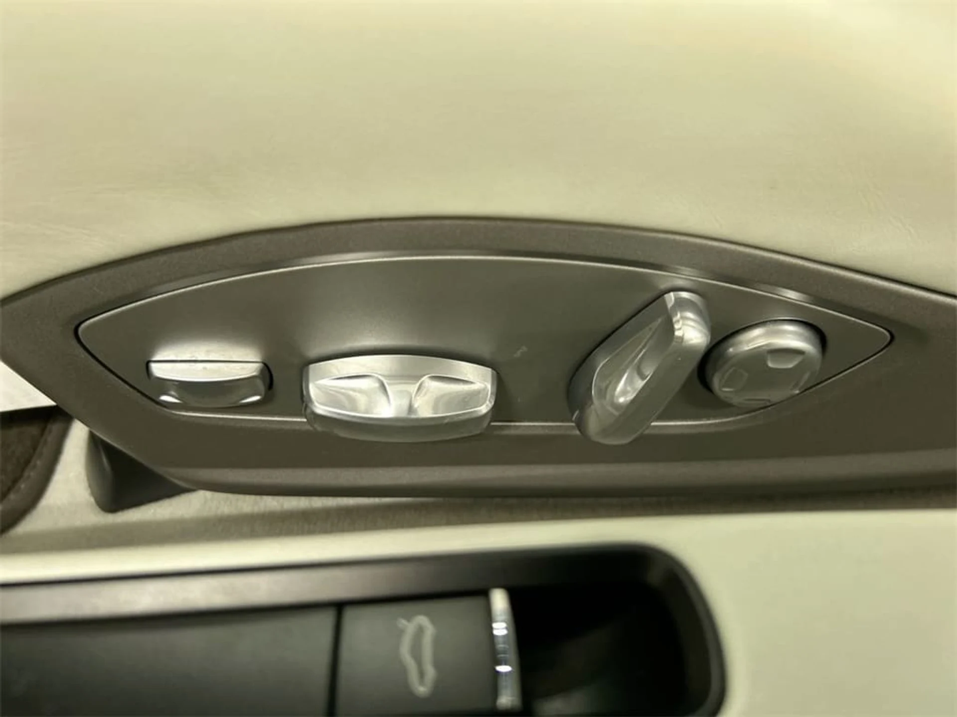 mph009_897310672_e673ee1d7f1baab8ae8e935bad70cb38x_98b64c99d3