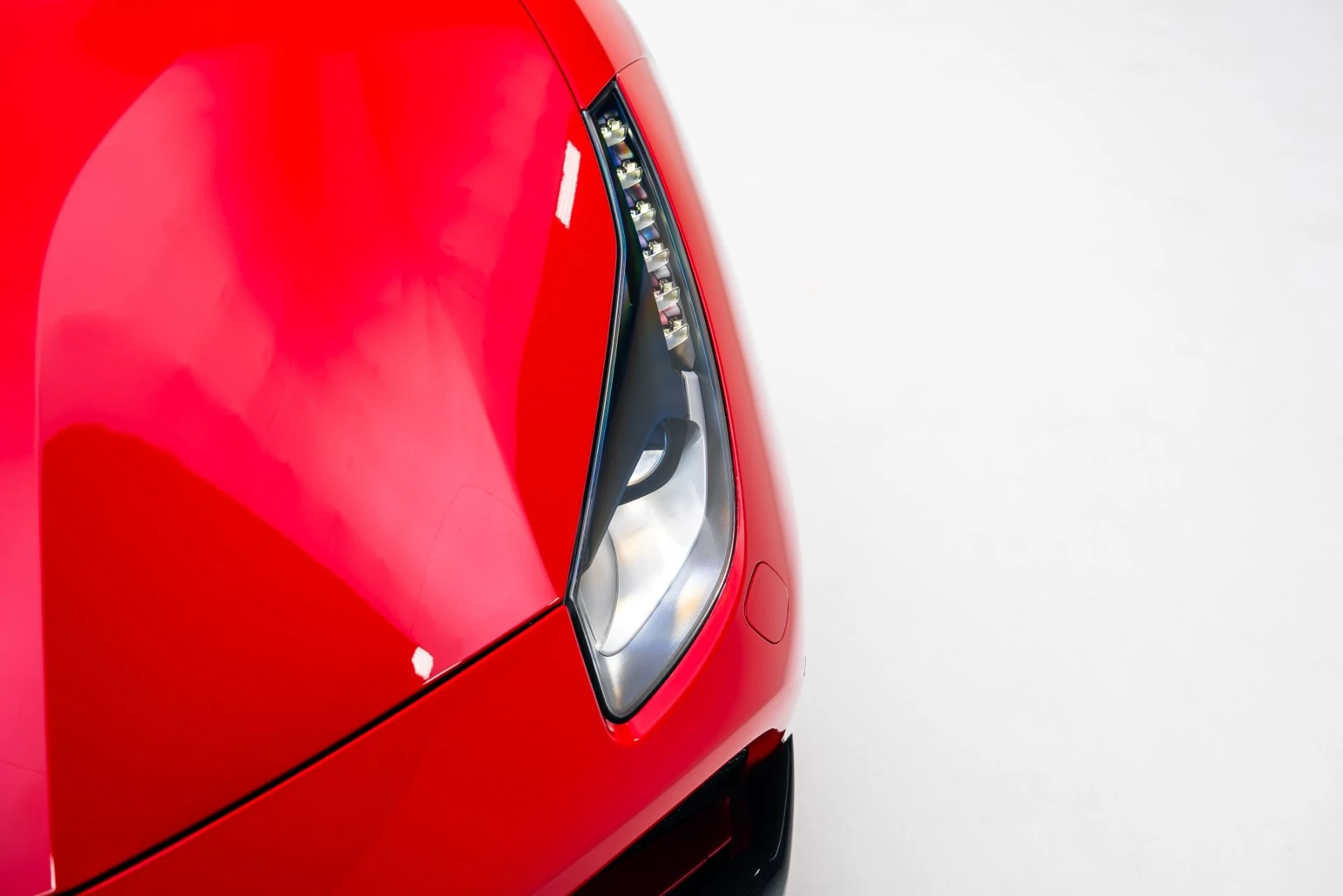 mph009_900237403_Used_2018_Ferrari_488_GTB_1767046260_d09f323eb4