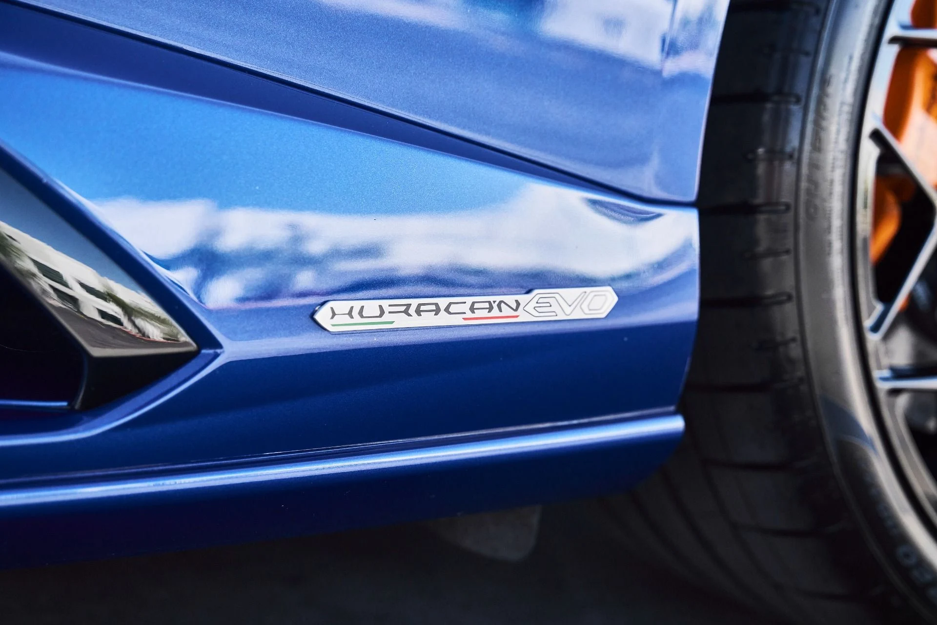 mph009_911466924_Used_2020_Lamborghini_Huracan_EVO_Base_1777394763_6a213fa68e