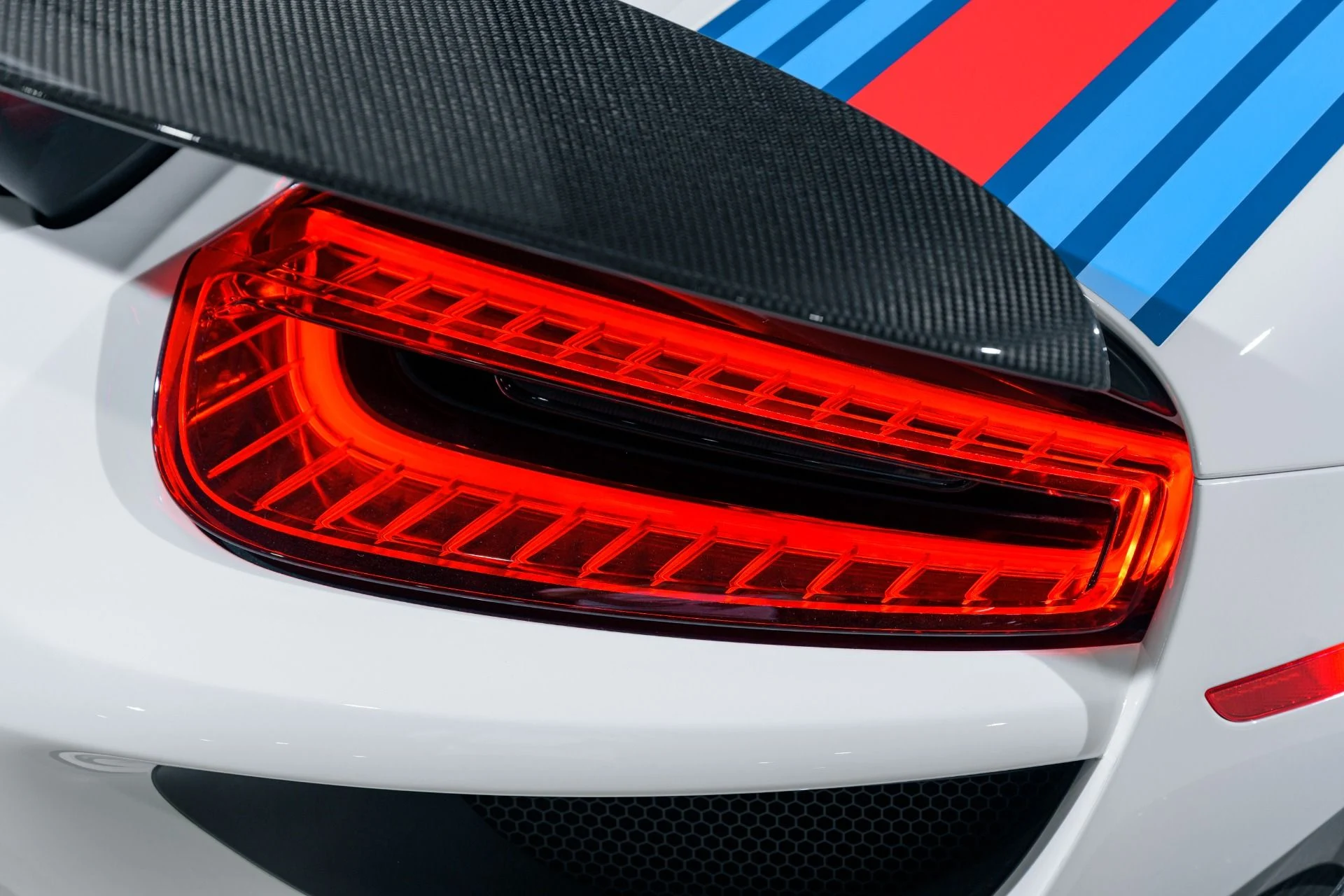 mph009_92203952_12440_p10_l_fa46095d65