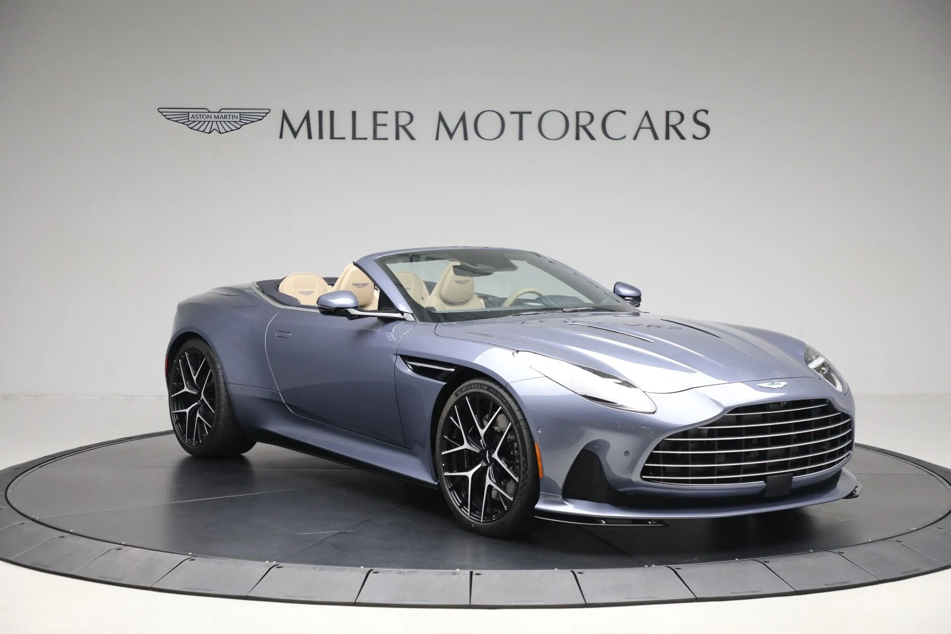 mph009_945396719_New_2025_Aston_Martin_DB_12_Volante_ef44e861d7