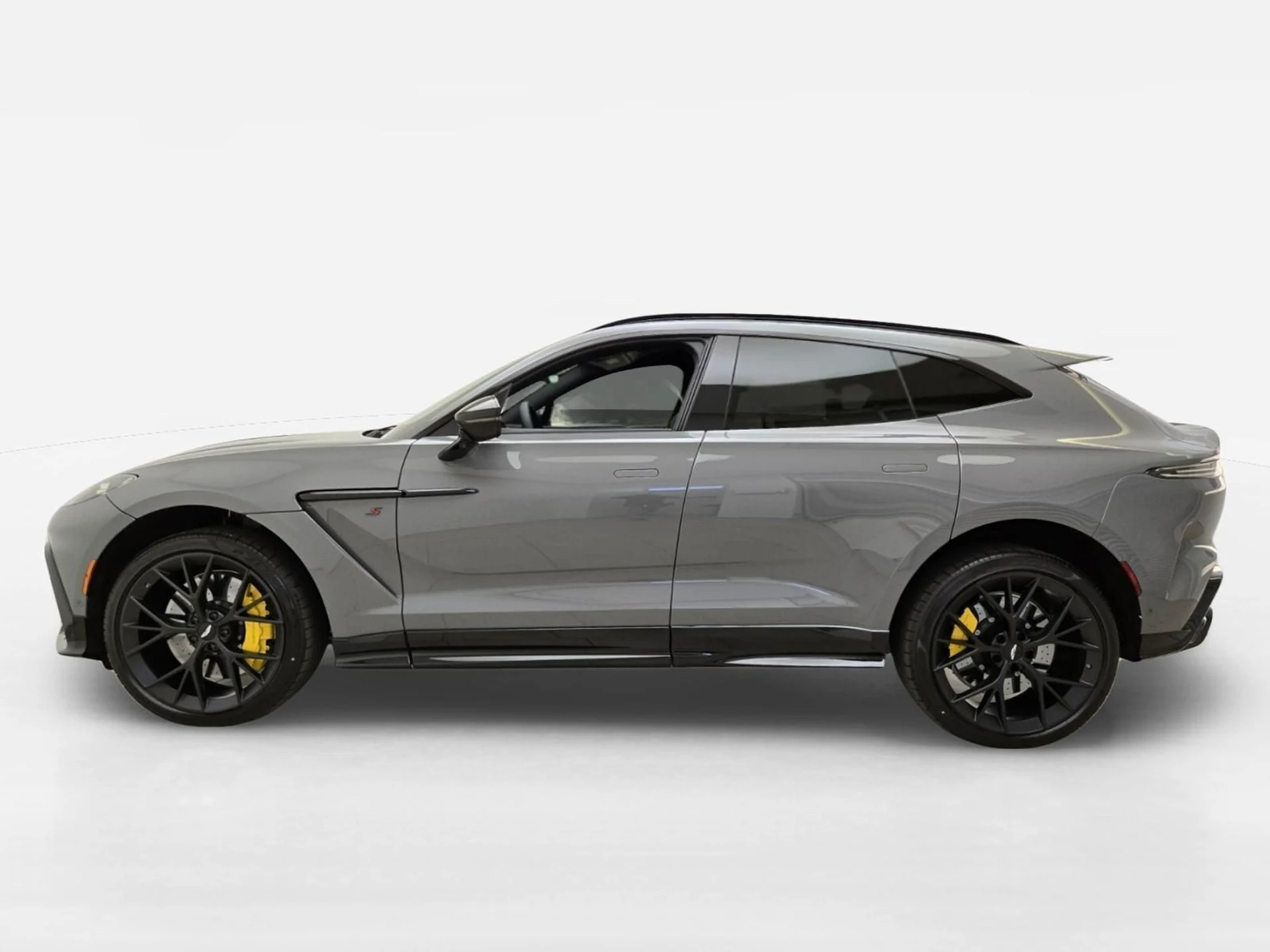mph009_947208378_New_2026_Aston_Martin_DBX_S_1782364675_c1165abef1