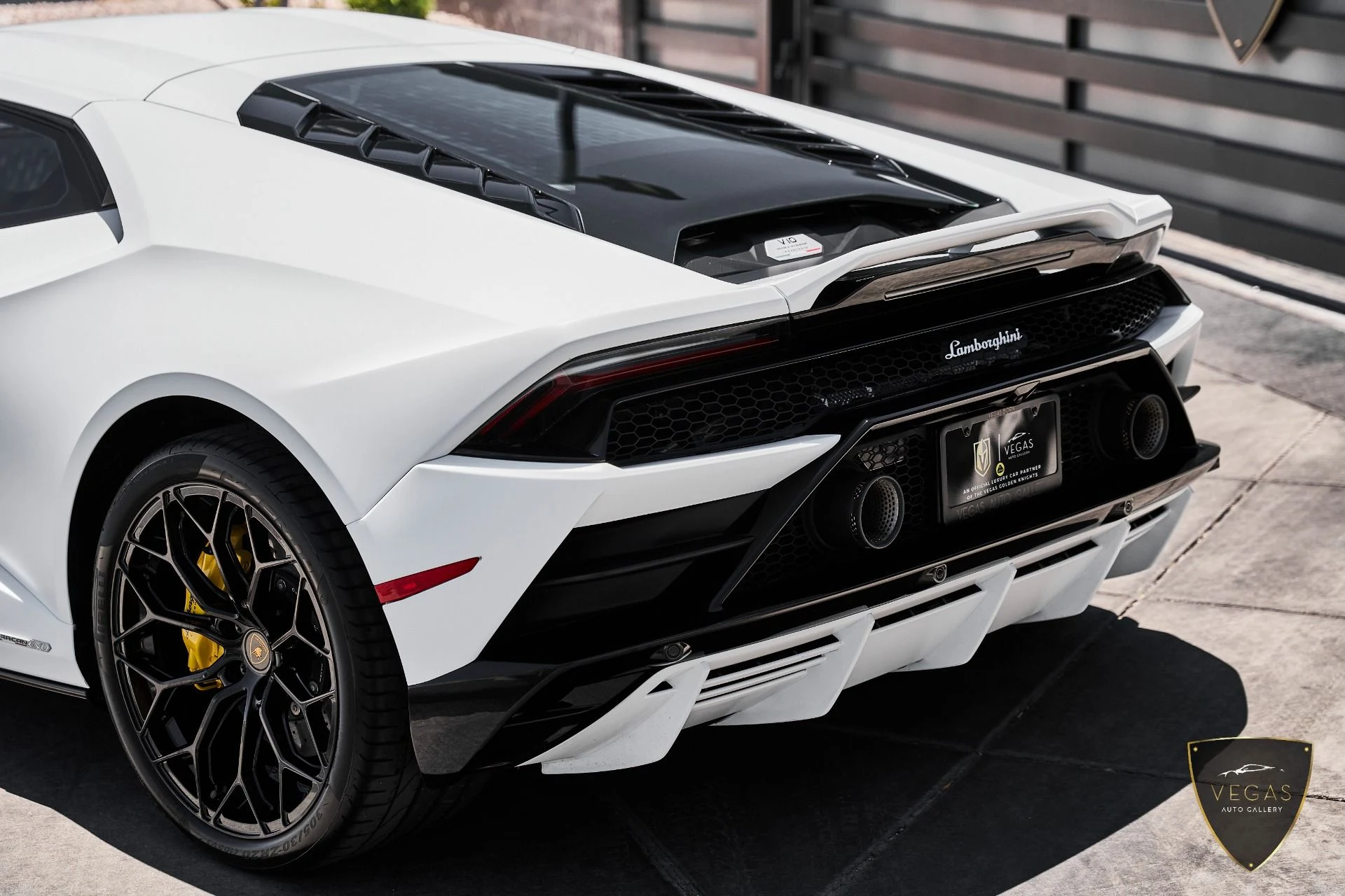 mph009_948522166_Used_2022_Lamborghini_Huracan_EVO_Base_1782344251_bb447e1790