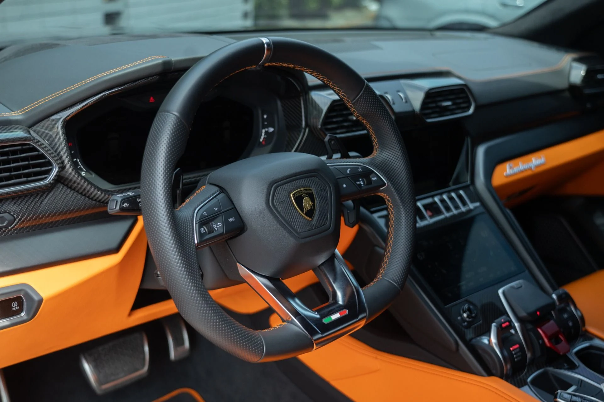 mph009_95222226_Used_2022_Lamborghini_Urus_1755127635_f008585b22