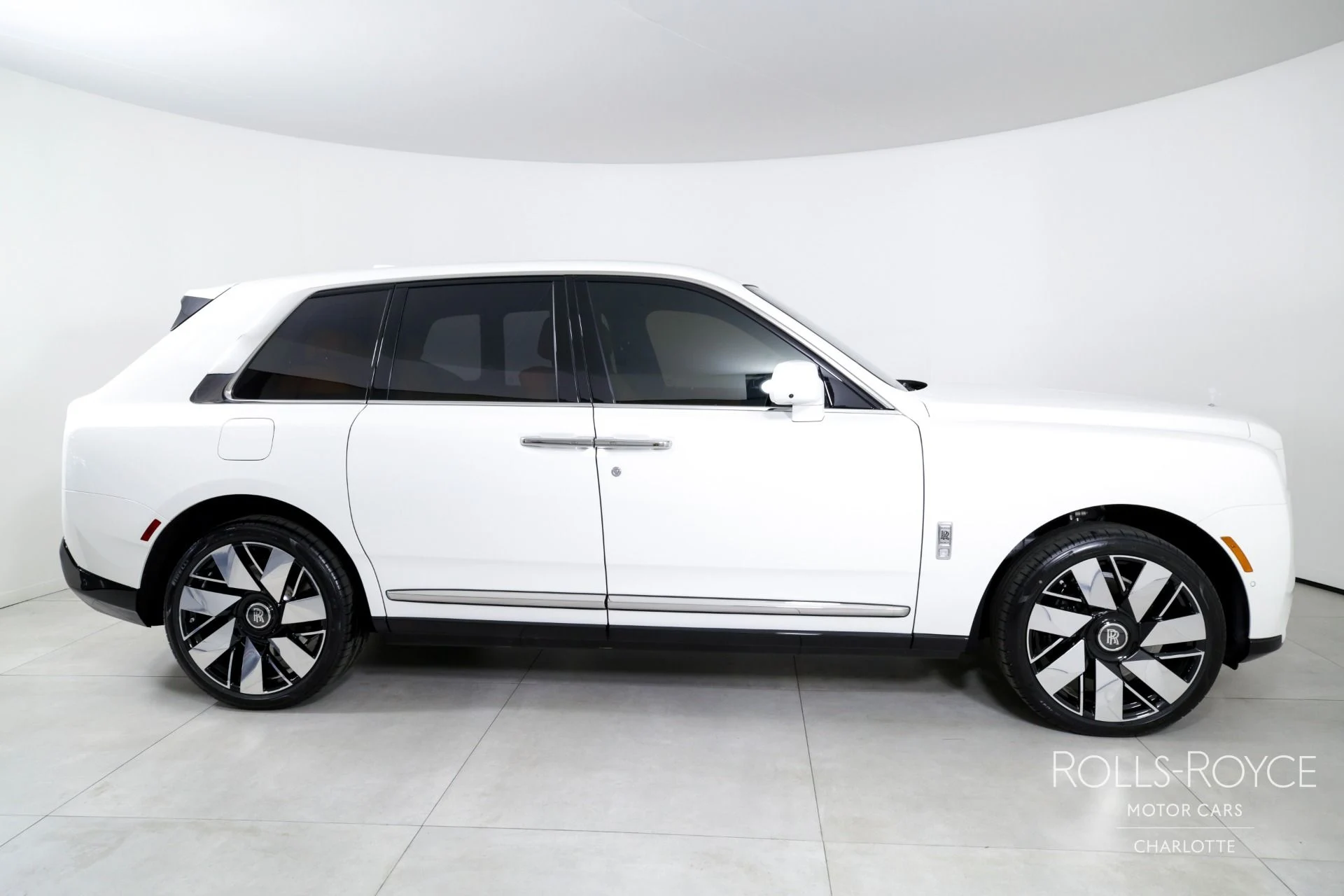 mph009_95325820_Used_2025_Rolls_Royce_Cullinan_1745265195_07ff590f95
