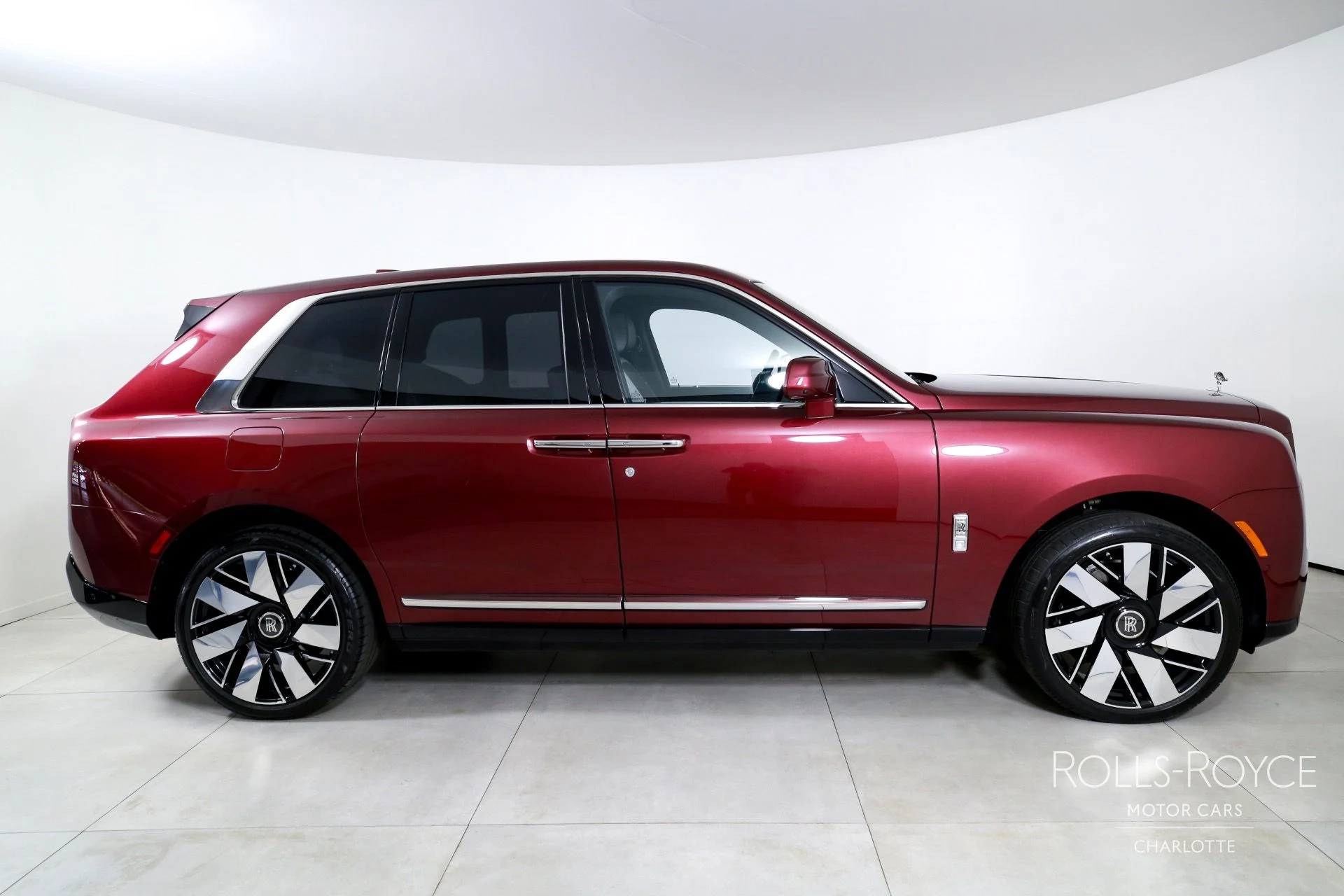 mph009_953292128_Used_2025_Rolls_Royce_Cullinan_1757533744_3cc8406f2a