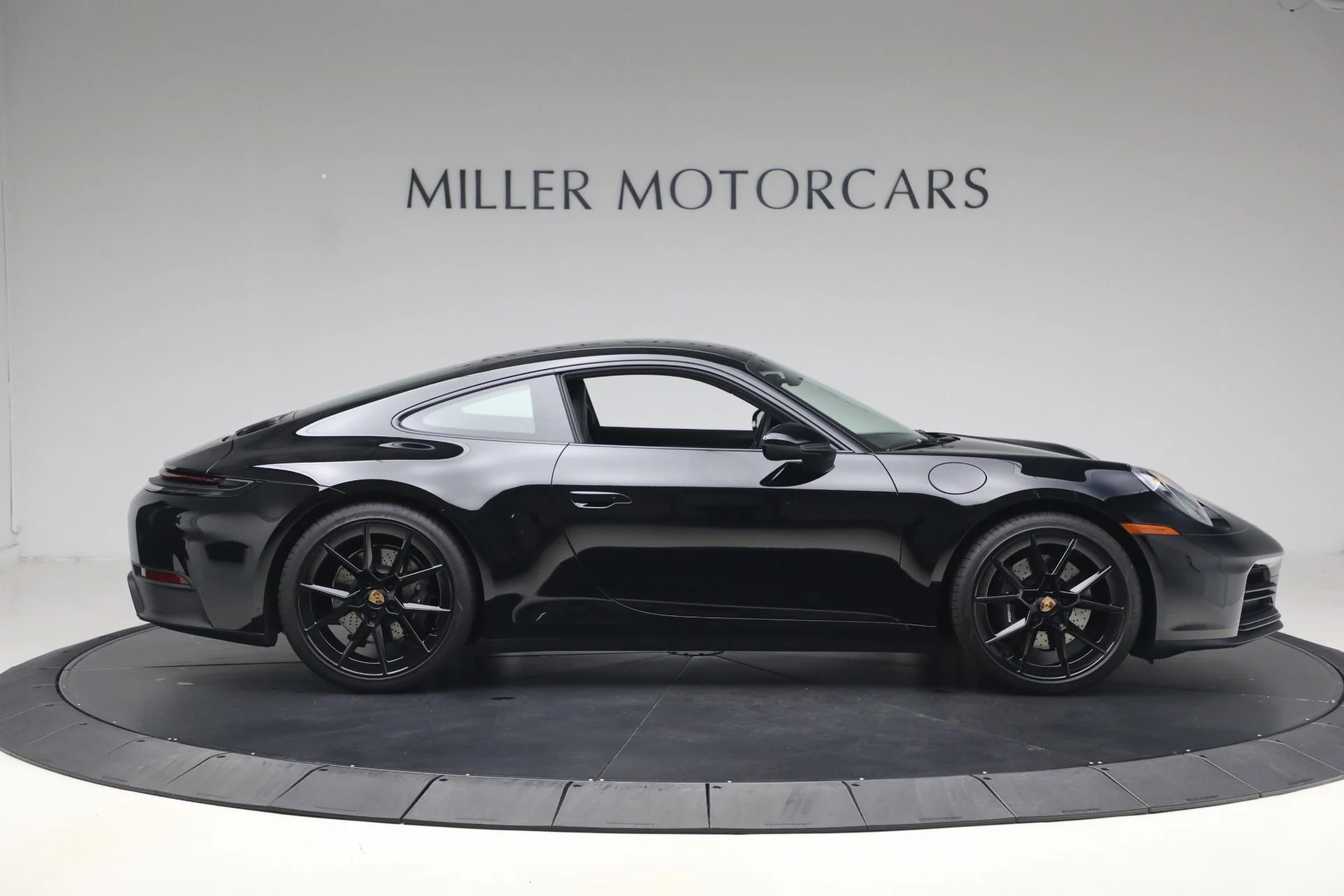 mph009_954310313_Used_2025_Porsche_911_Carrera_1776712574_1391f9adc0