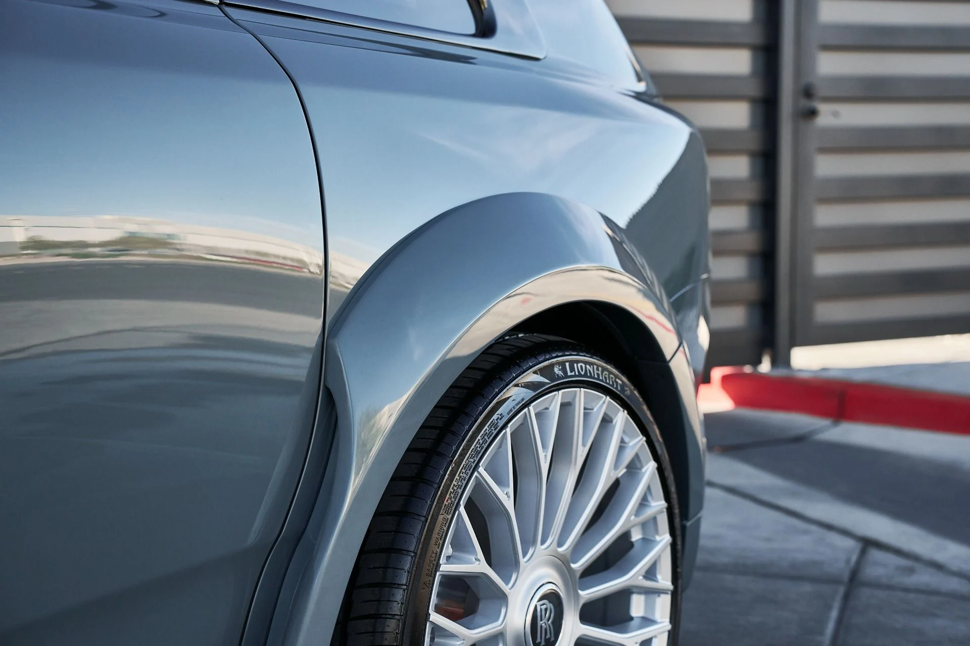 mph009_955354812_Used_2025_Rolls_Royce_Cullinan_Base_1766020338_b00a0e9e3b