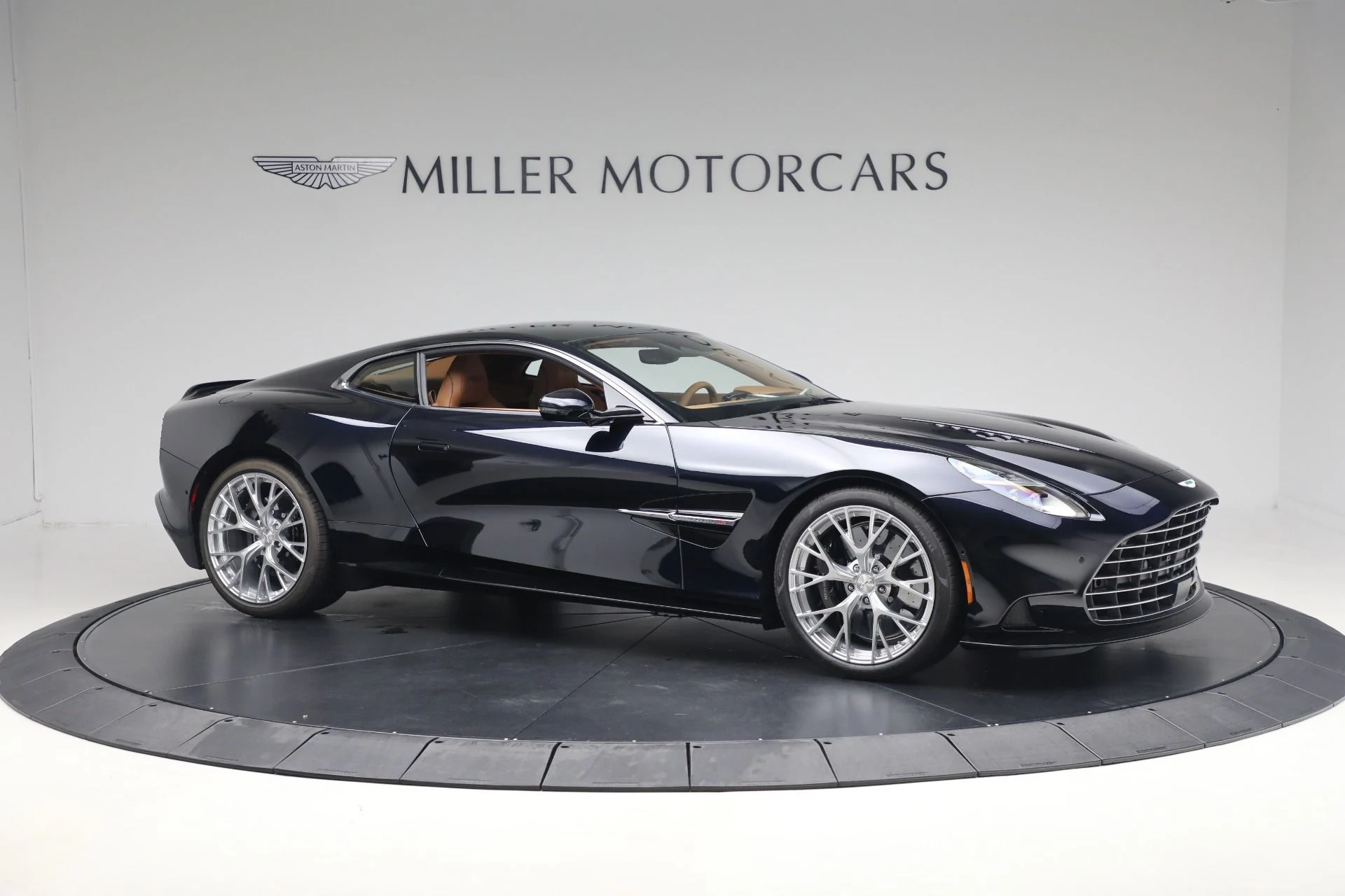 mph009_957419159_New_2026_Aston_Martin_Vanquish_4908e2f2fe