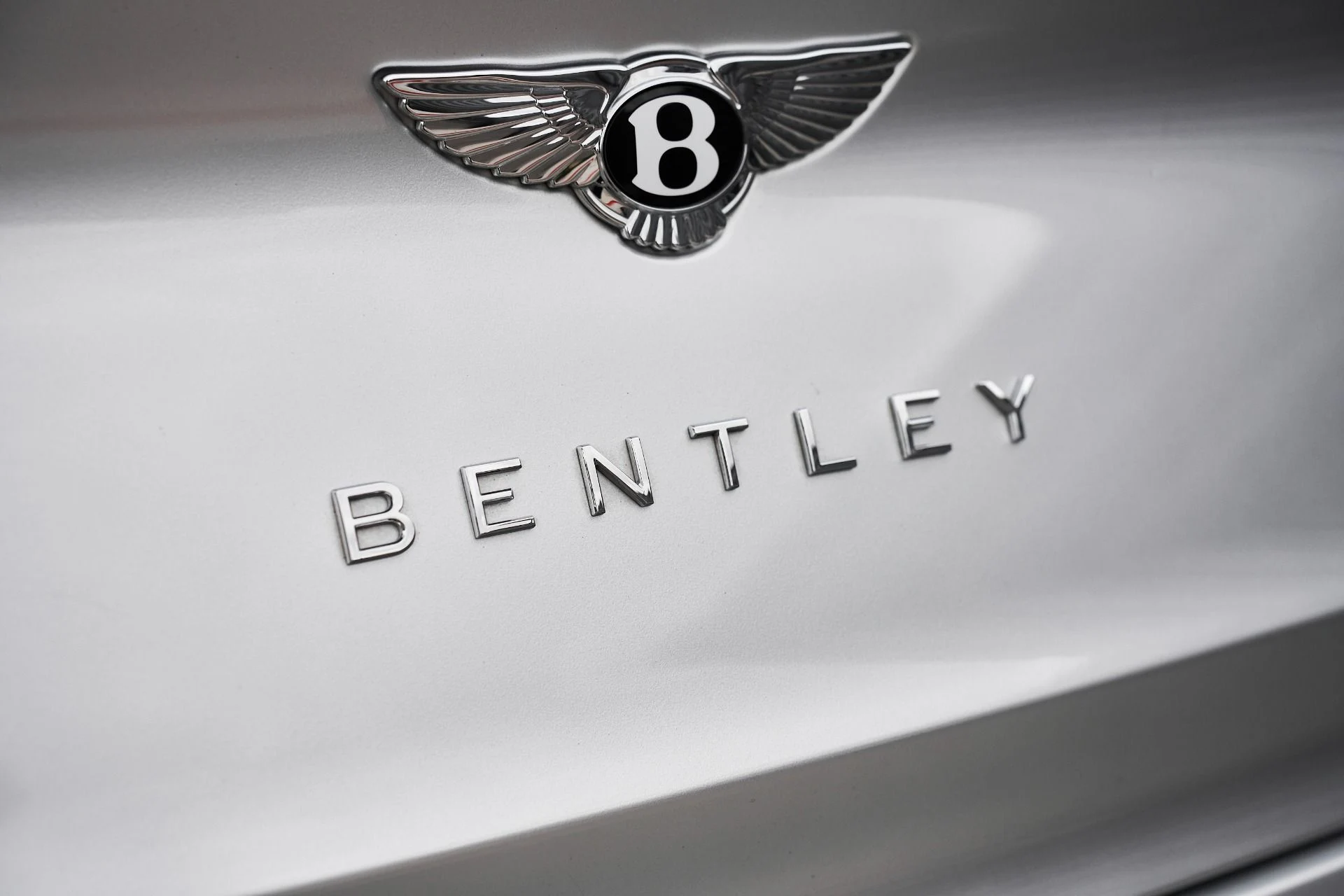 mph009_962114947_Used_2023_Bentley_Bentayga_EWB_Azure_1763502480_e259c59815