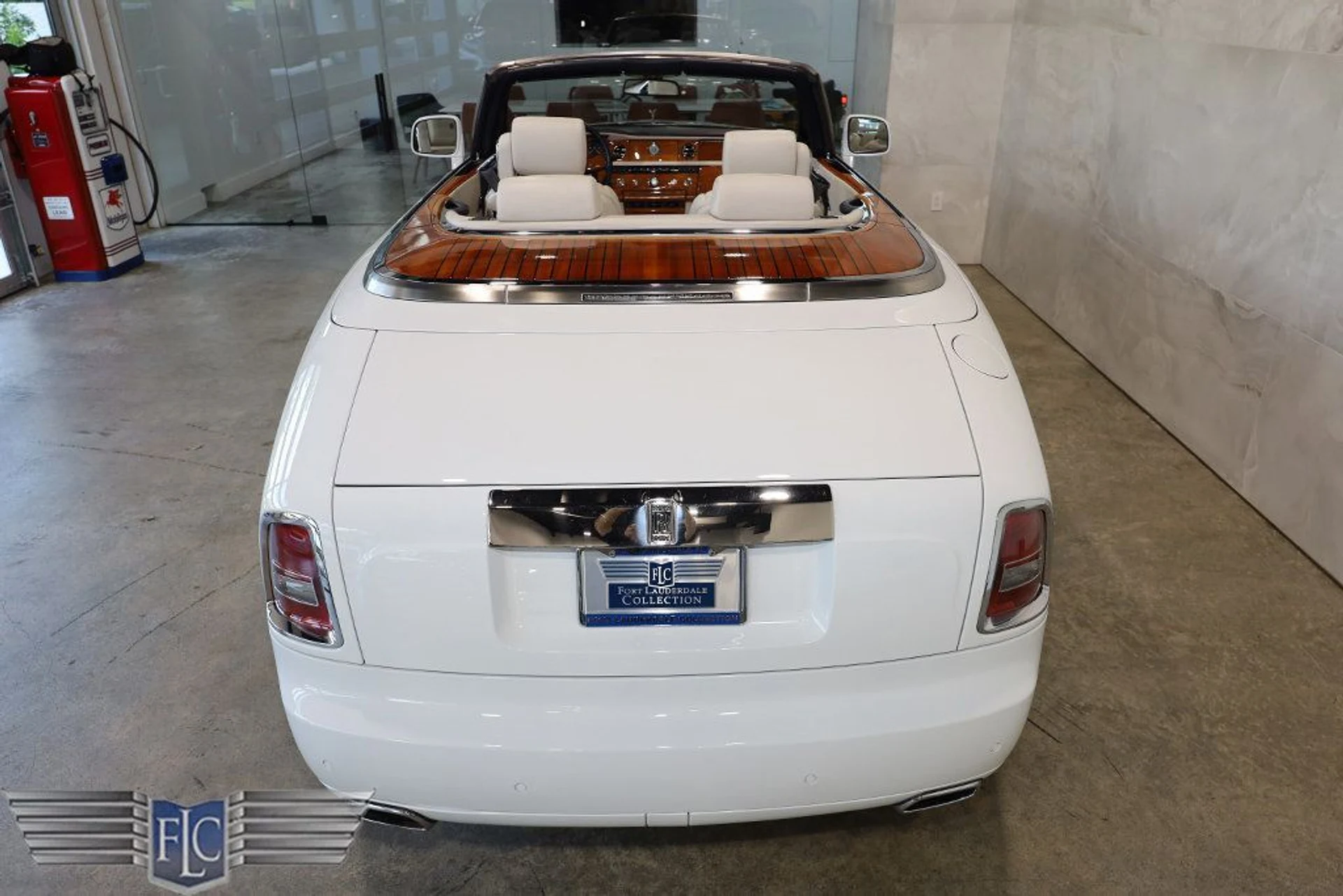 mph009_96385138_used_2014_rolls_royce_phantom_drophead_coupe_9689_22941725_10_1024_393e4c9cec