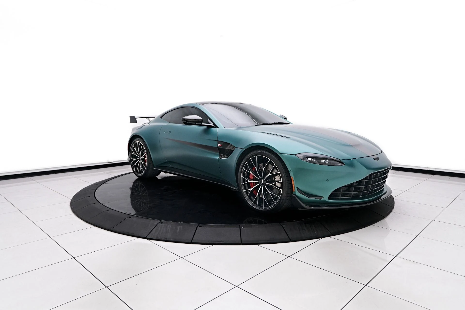 mph009_965612977_Used_2022_Aston_Martin_Vantage_F1_Edition_1756259692_6ca53d756c