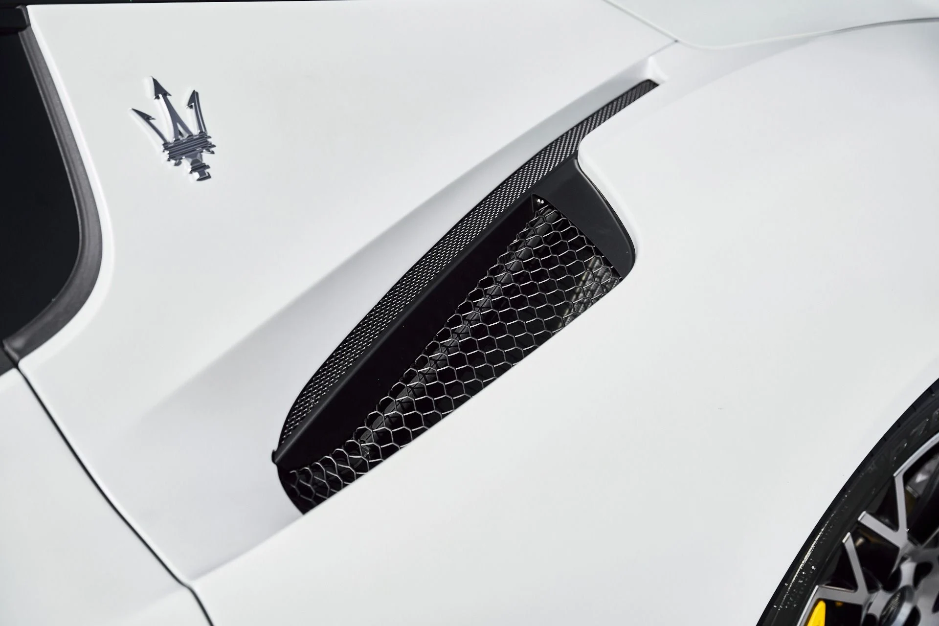 mph009_969347865_Used_2023_Maserati_MC_20_Base_1773796503_25d3fc7689