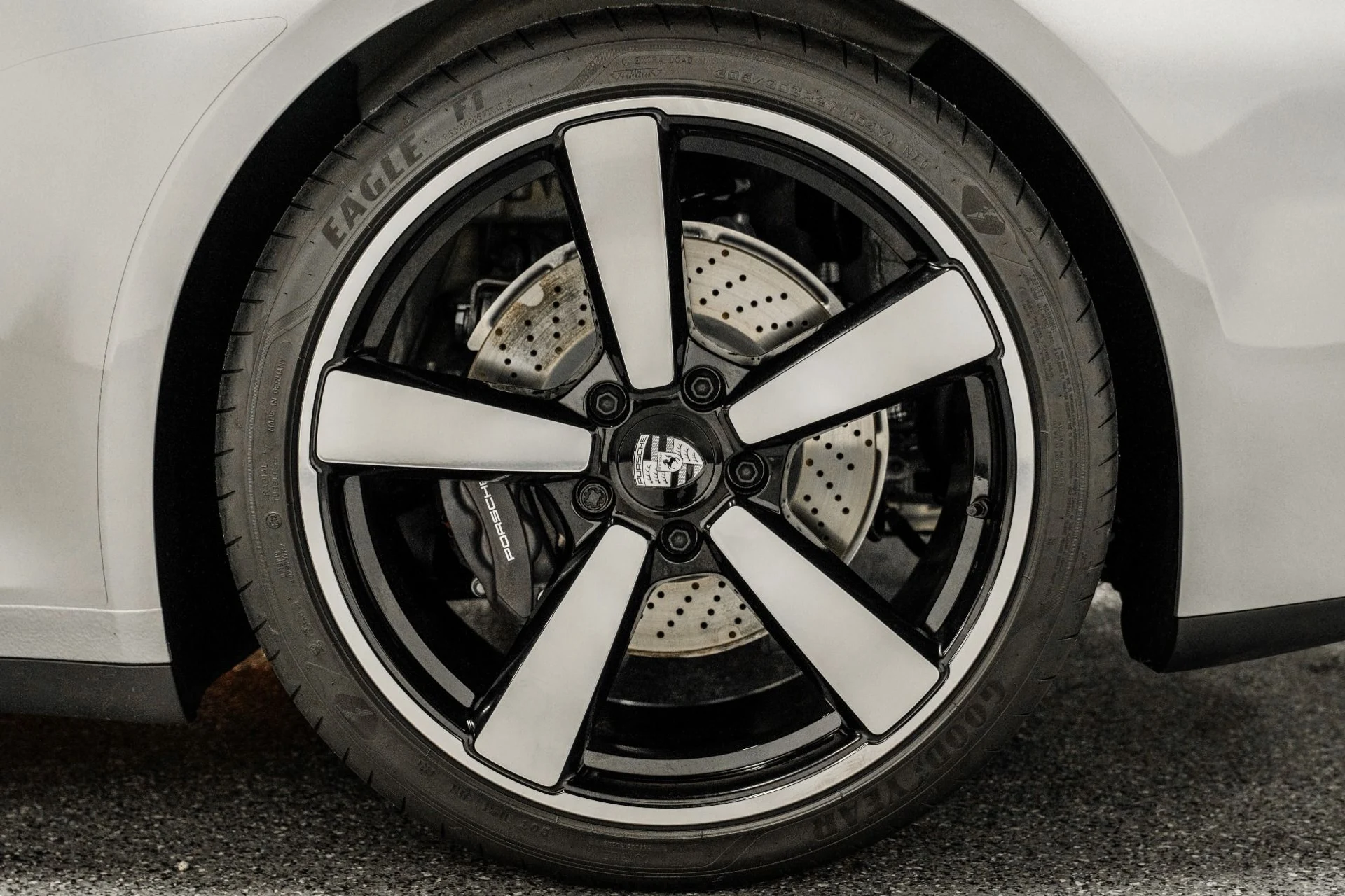 mph009_970113952_Used_2025_Porsche_911_Carrera_Sport_Exhaust_Low_Miles_Sport_Chrono_Carrera_Classic_Wheels_1755615529_be76aceddd