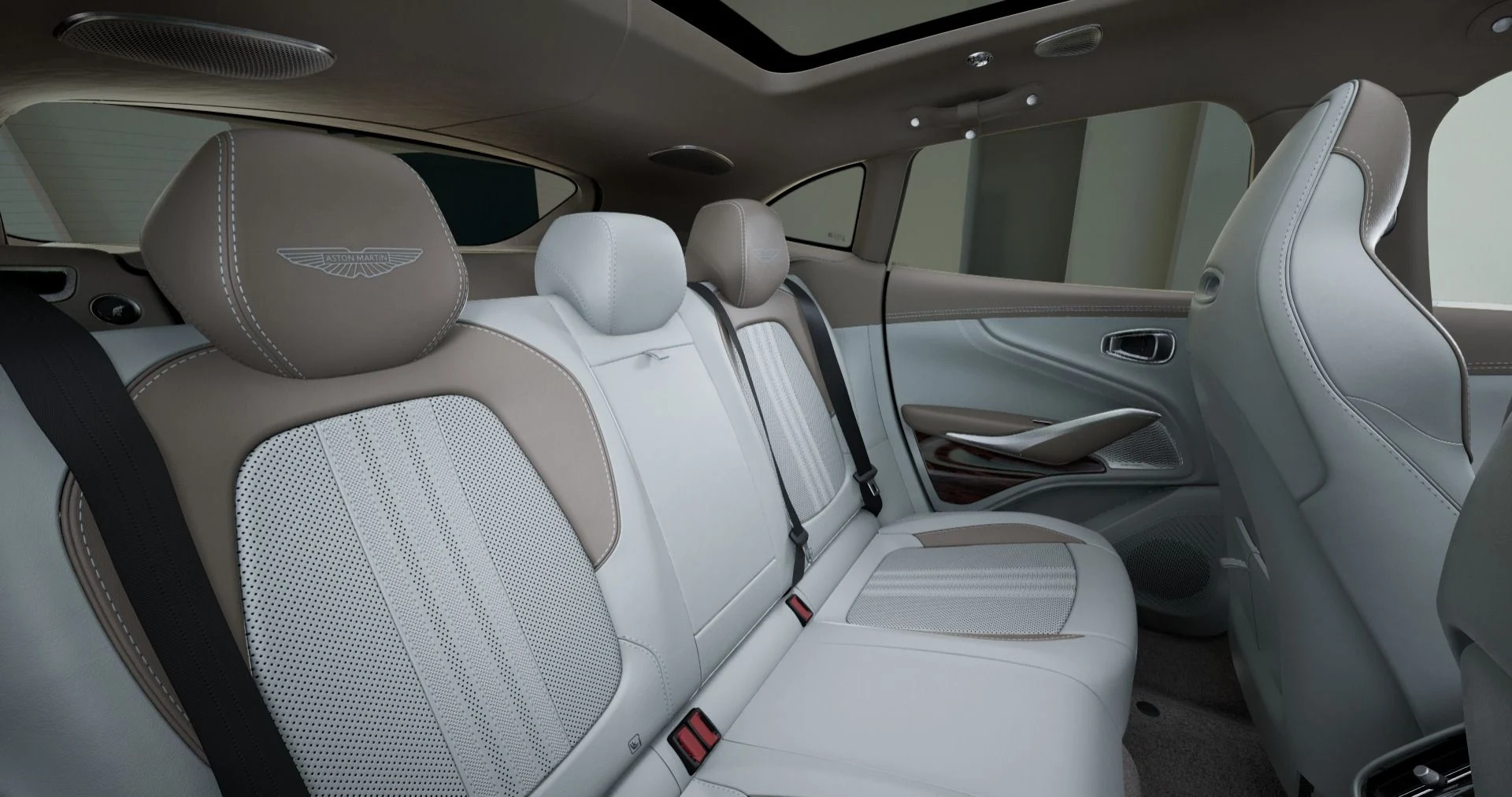 mph009_971869411_Used_2025_Aston_Martin_DBX_707_1763669107_ebdfbdf081