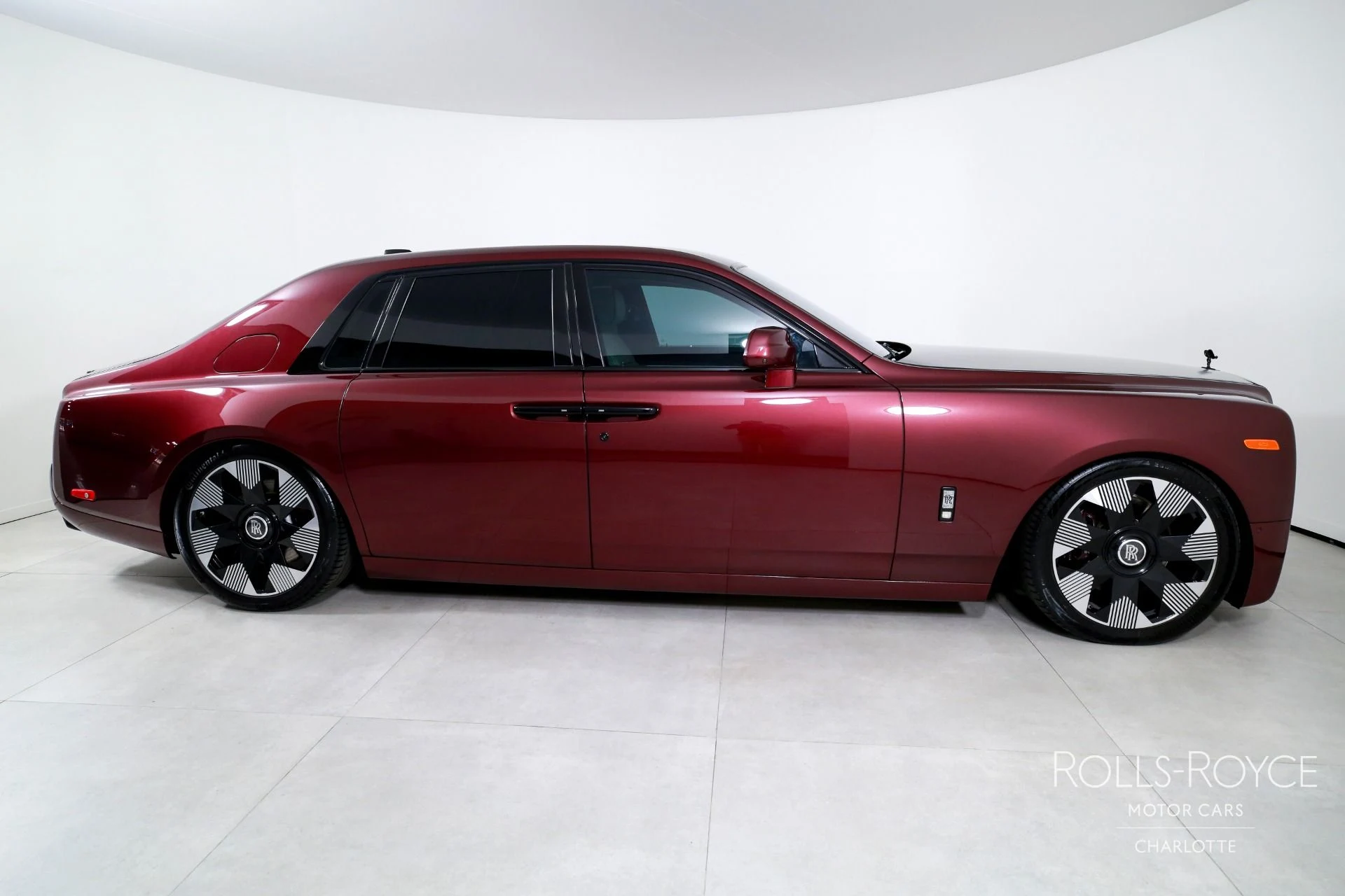 mph009_977482814_Used_2019_Rolls_Royce_Phantom_1760804131_076918d02a