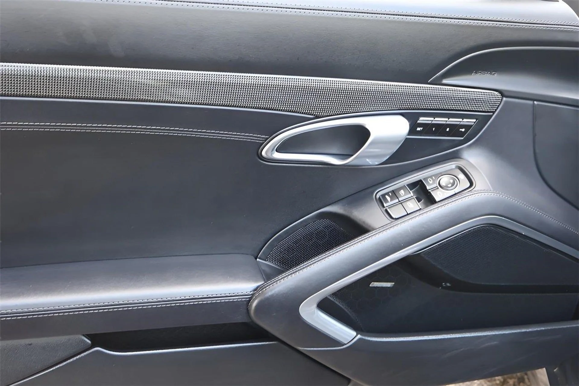 mph009_983201037_10_e34e93e293