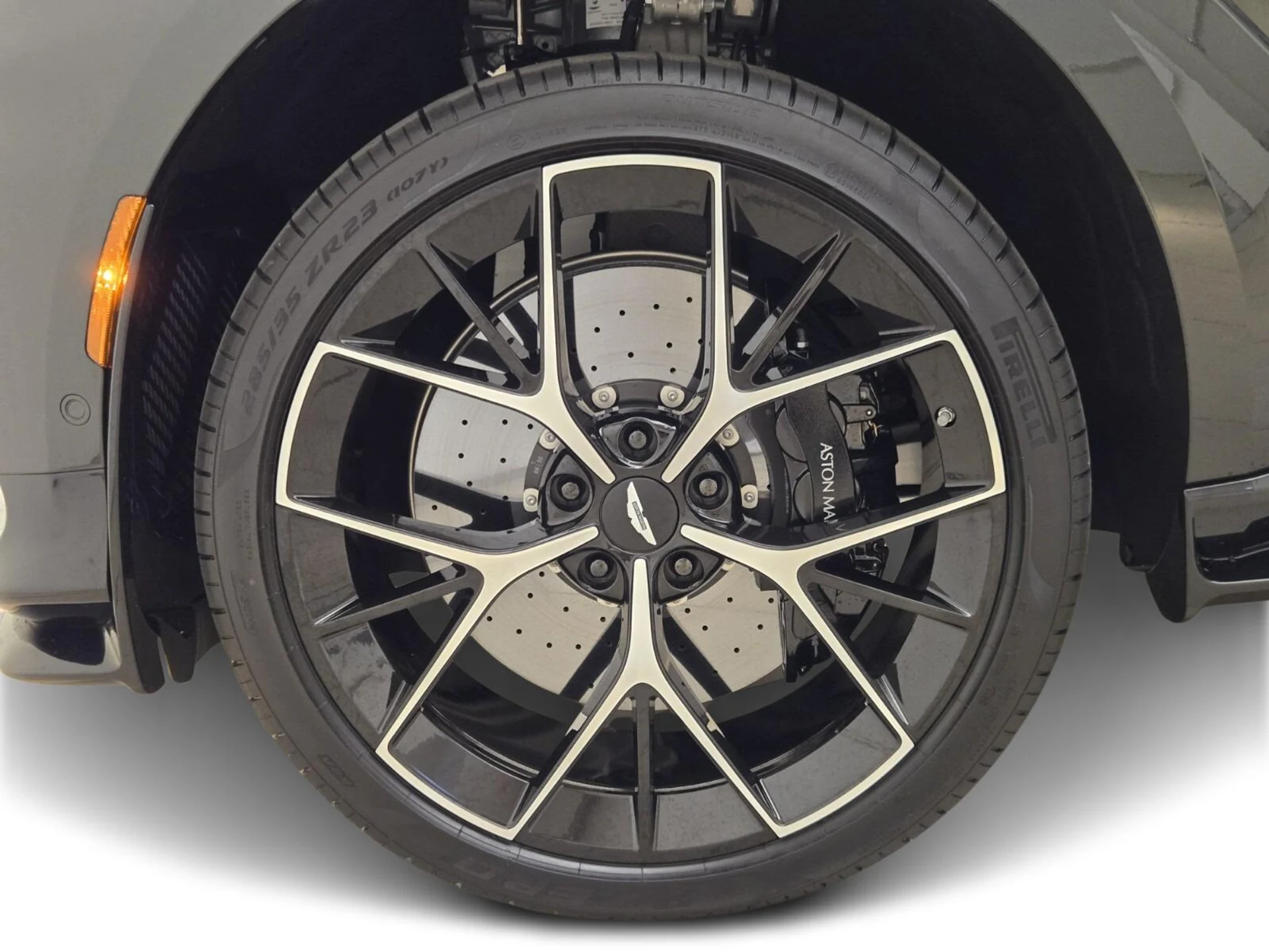 mph009_989872072_New_2026_Aston_Martin_DBX_707_1761371586_752c73eed7