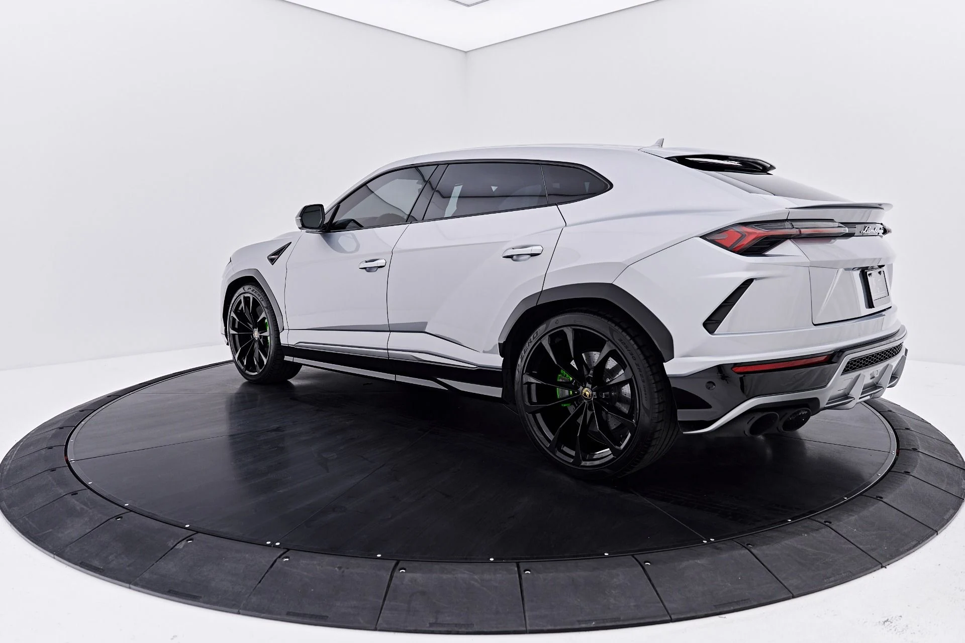 mph009_9901209_Used_2021_Lamborghini_Urus_1788457842_60a51a61d6