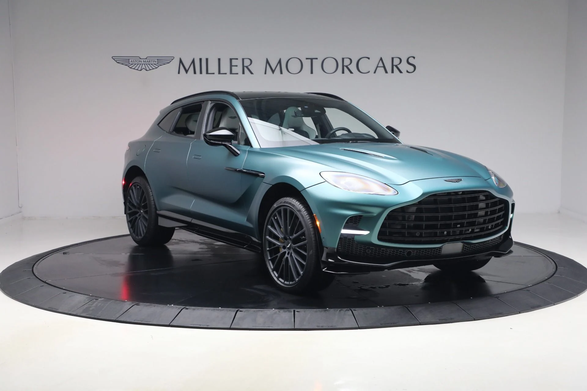 mph010_1008782375_Used_2023_Aston_Martin_DBX_707_1787862808_8828bd1275