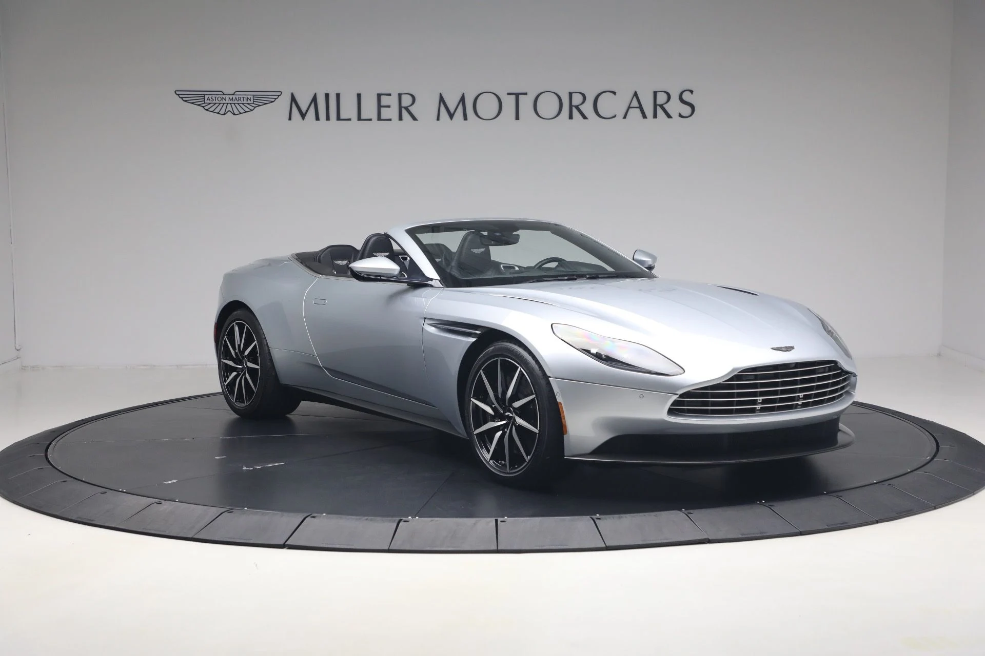 mph010_1015823941_Used_2019_Aston_Martin_DB_11_Volante_1781362219_4139618038