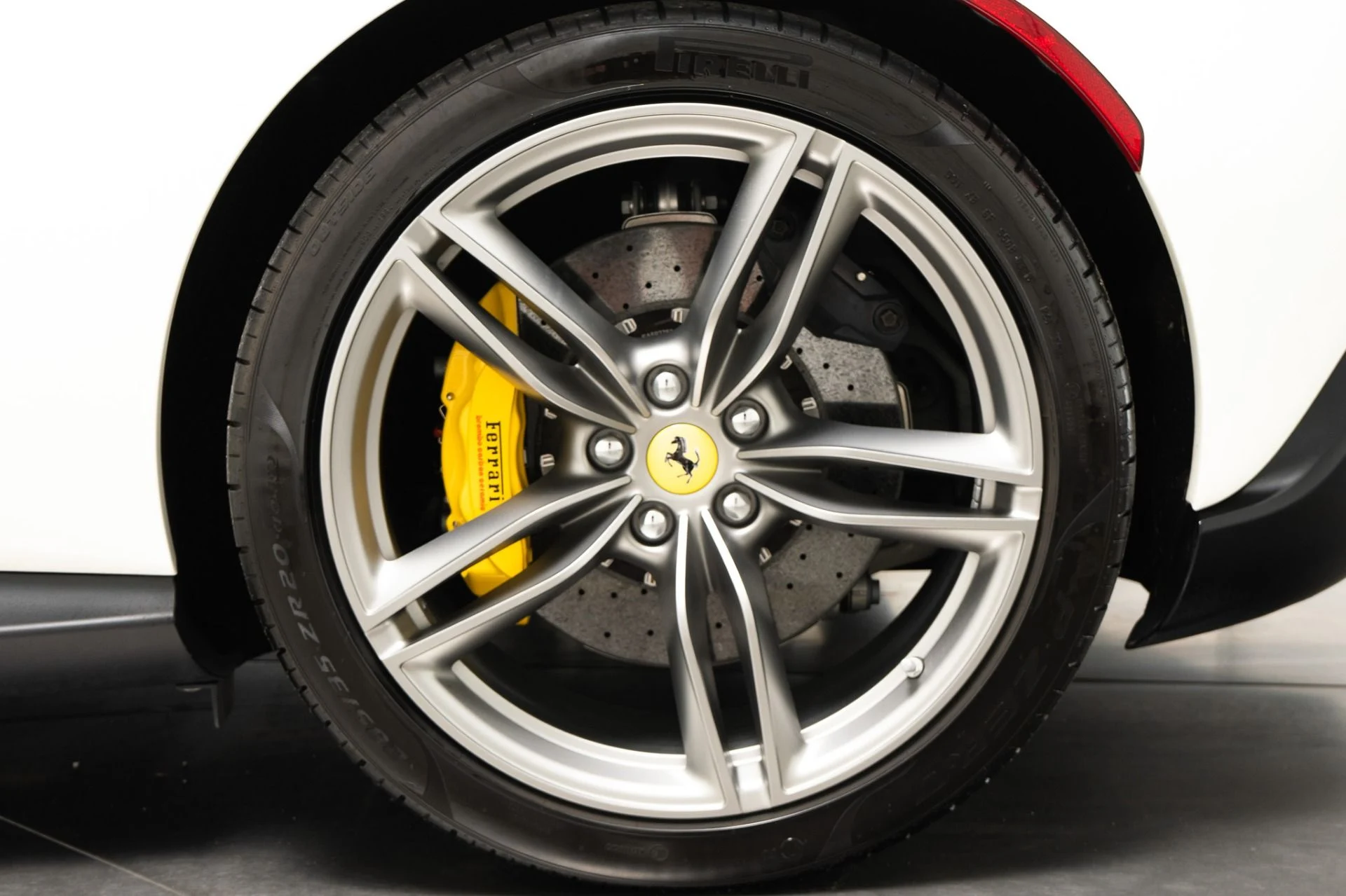 mph010_1016610463_Used_2022_Ferrari_Roma_Two_Tone_Interior_Carbon_Fiber_Interior_Trim_JBL_Hi_Fi_1787948407_0c6926f2a3