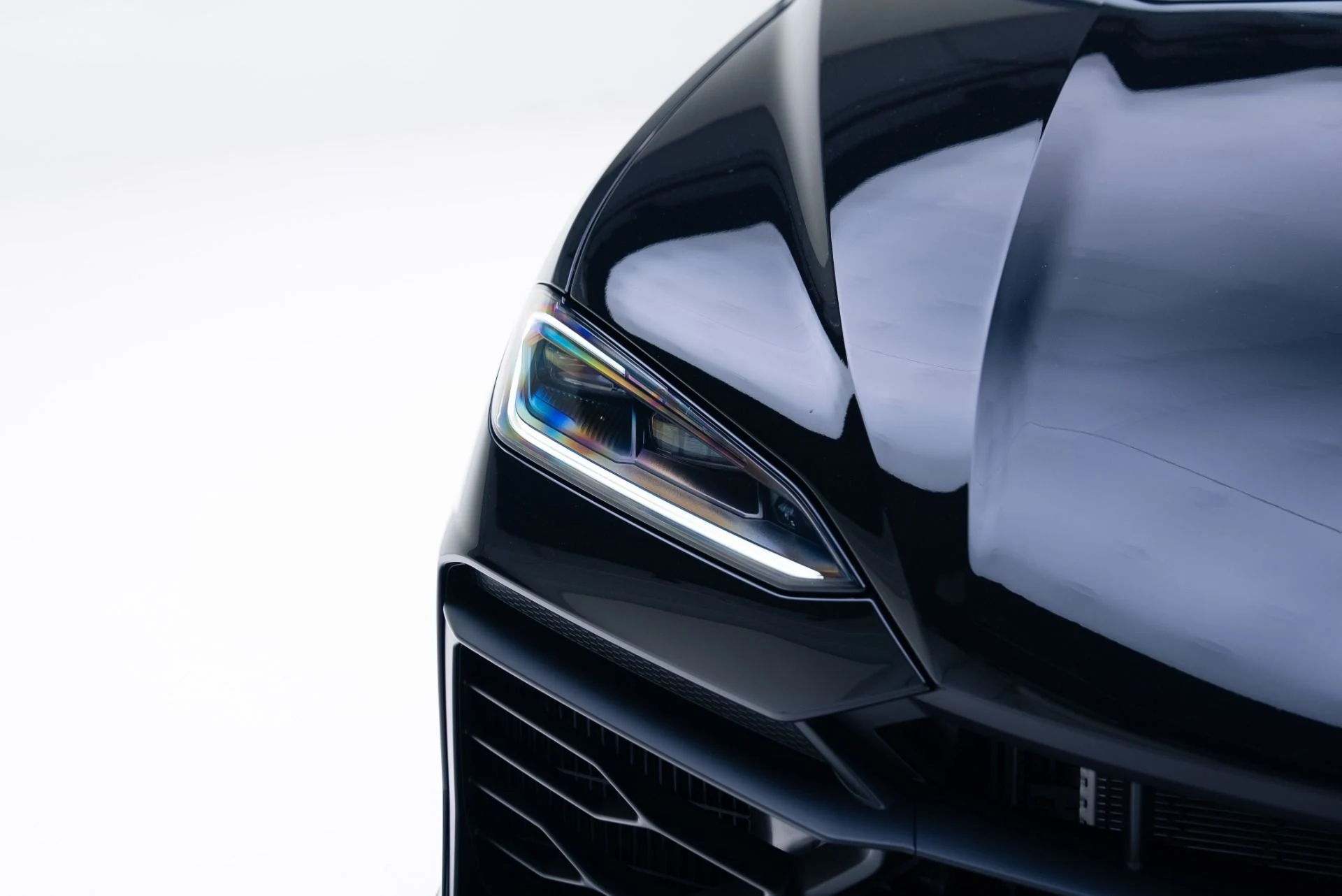 mph010_1019840736_Used_2025_Lamborghini_Urus_SE_1767912107_f6e84dd599