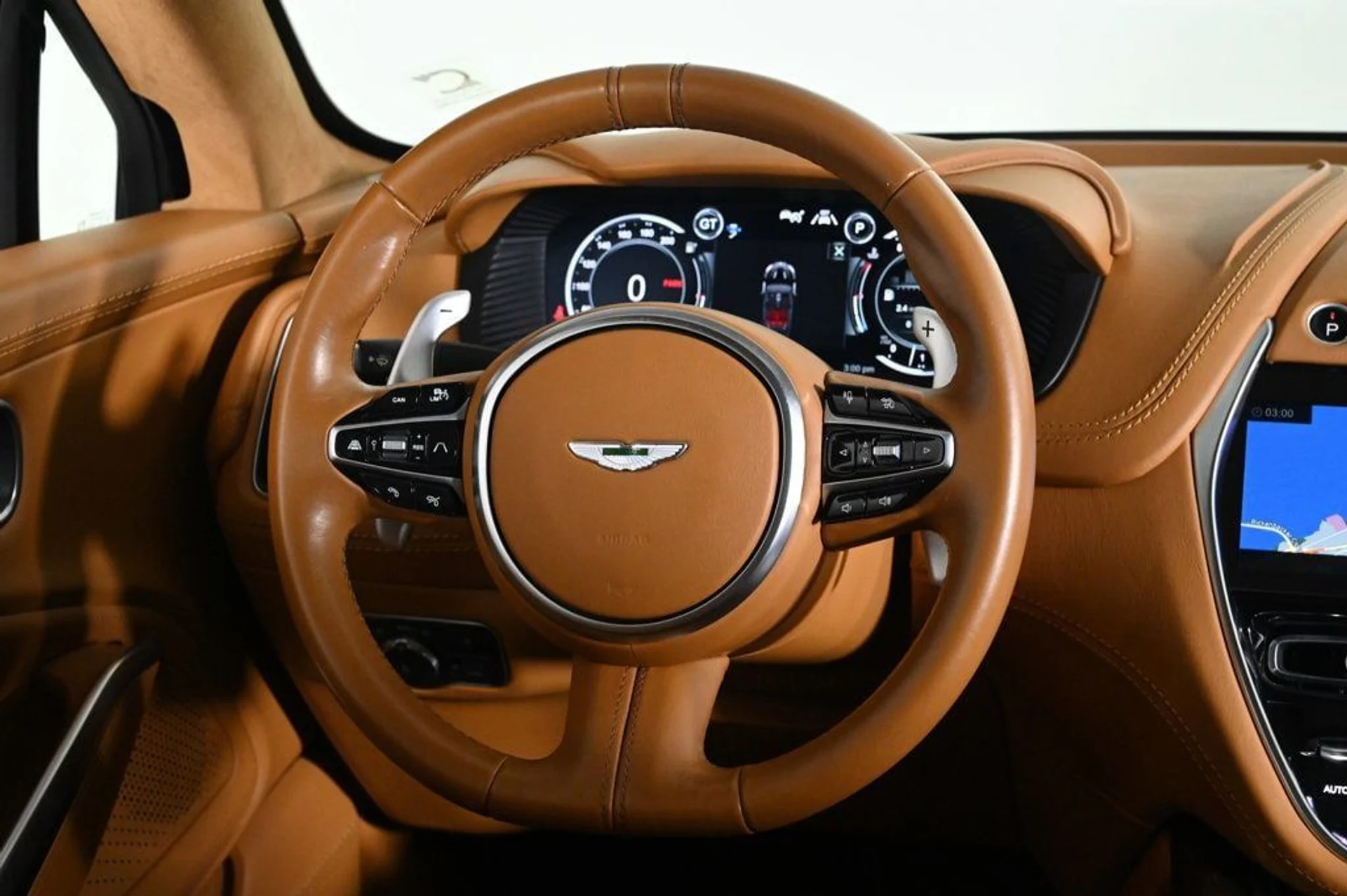 mph010_1021762302_used_2021_aston_martin_dbx_base_11350_22922965_10_1024_1eac1665ce