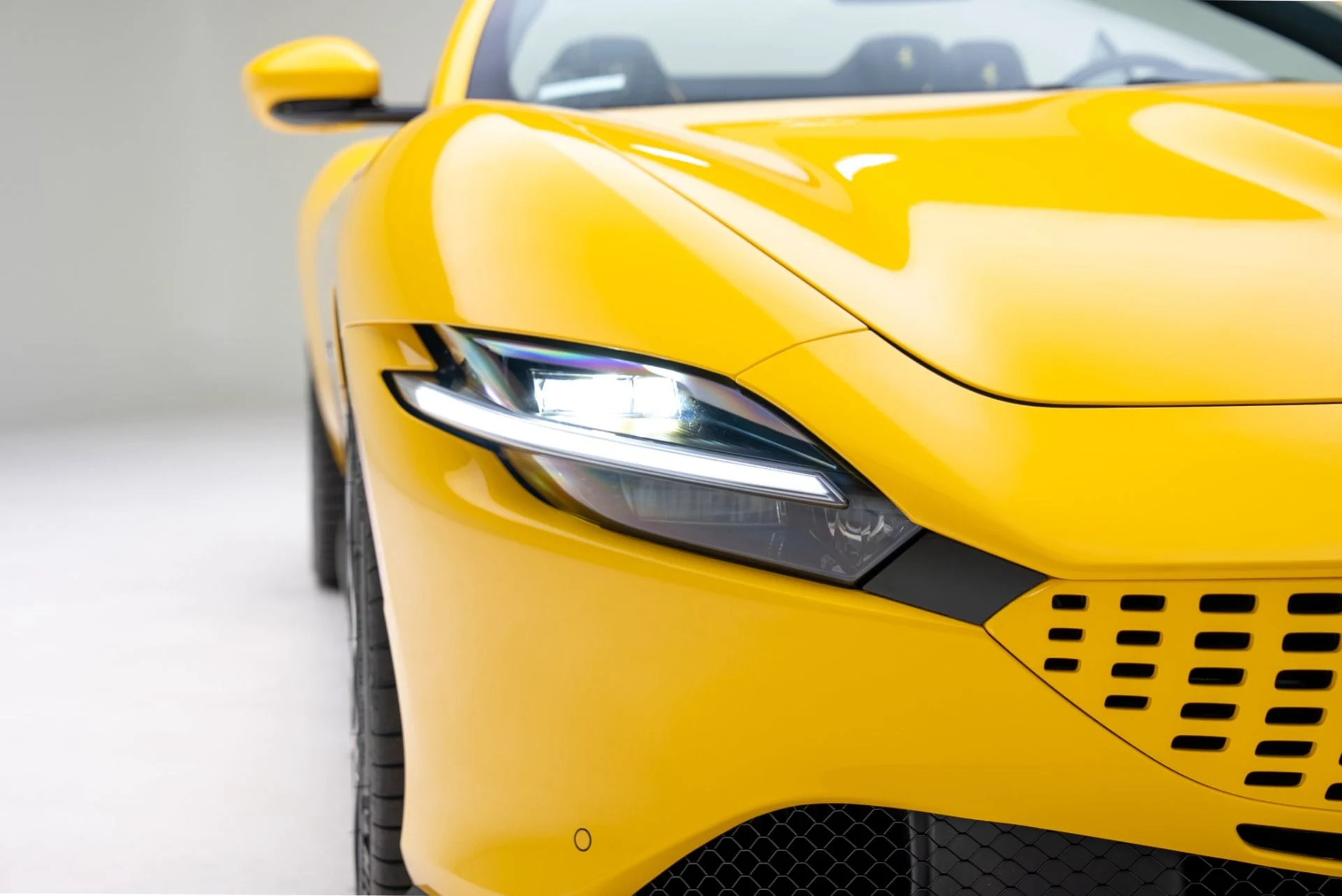 mph010_1024476856_Used_2025_Ferrari_Roma_Spider_1768435062_34bd5d1eaf