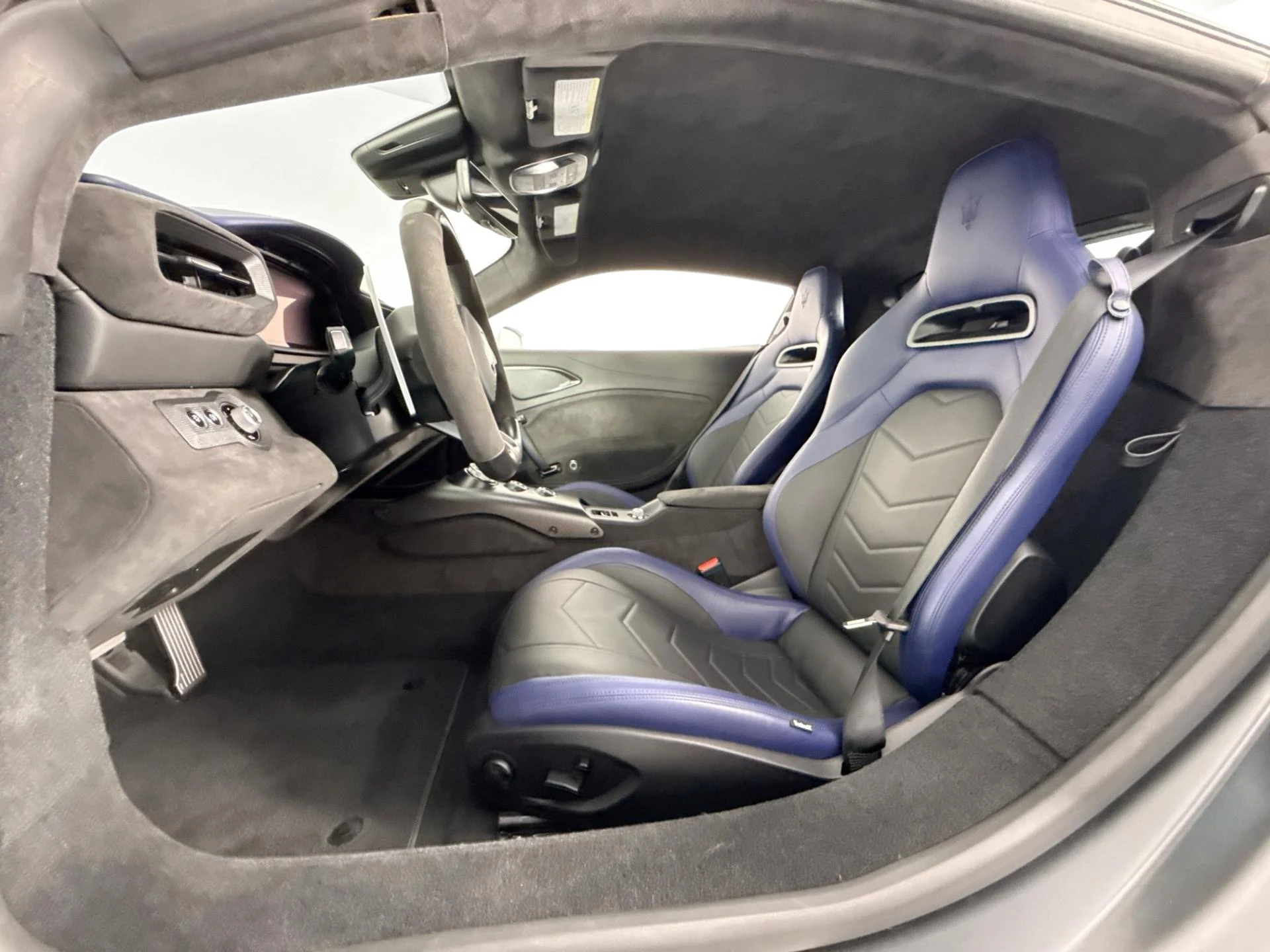 mph010_1027324293_Used_2023_Maserati_MC_20_1784665815_688fe72205