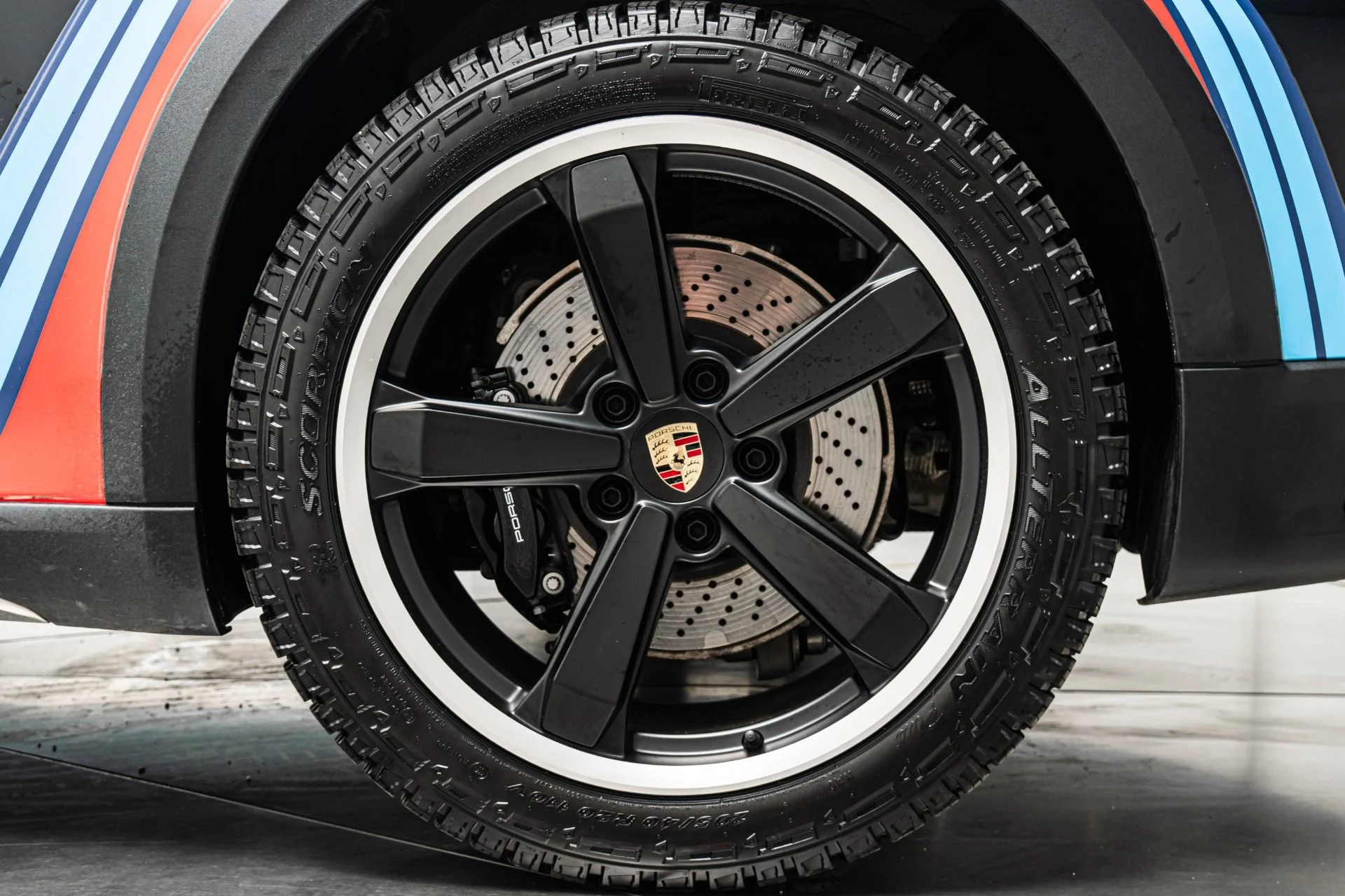 mph010_1031541714_Used_2024_Porsche_911_Dakar_Martini_Livery_Carbon_Roof_570_of_2500_1777055109_9cf8ca04ba