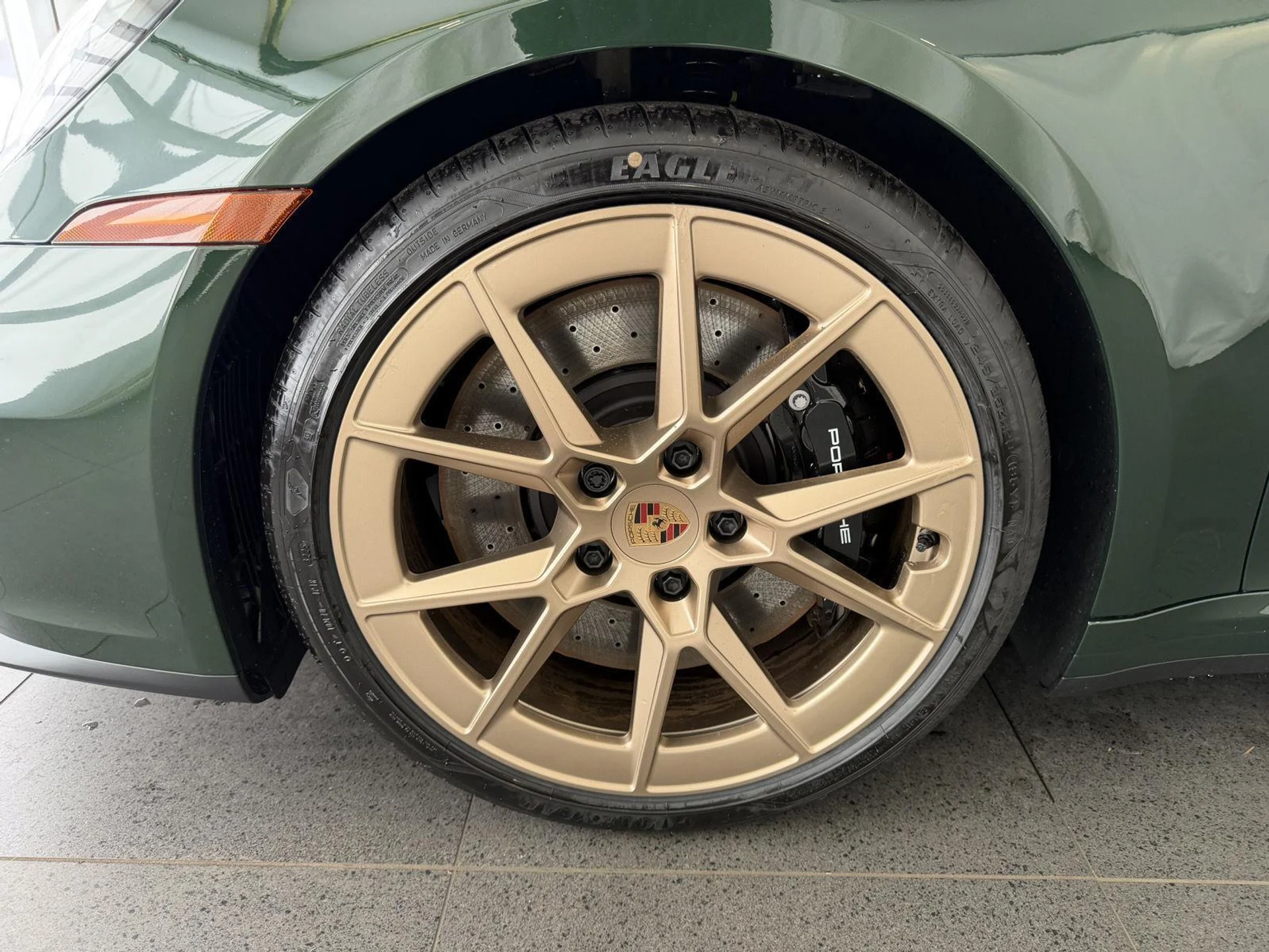 mph010_103193648_e81eb2c9d3f2f55c713a3d1d07c4f2cfx_bbe32d8300