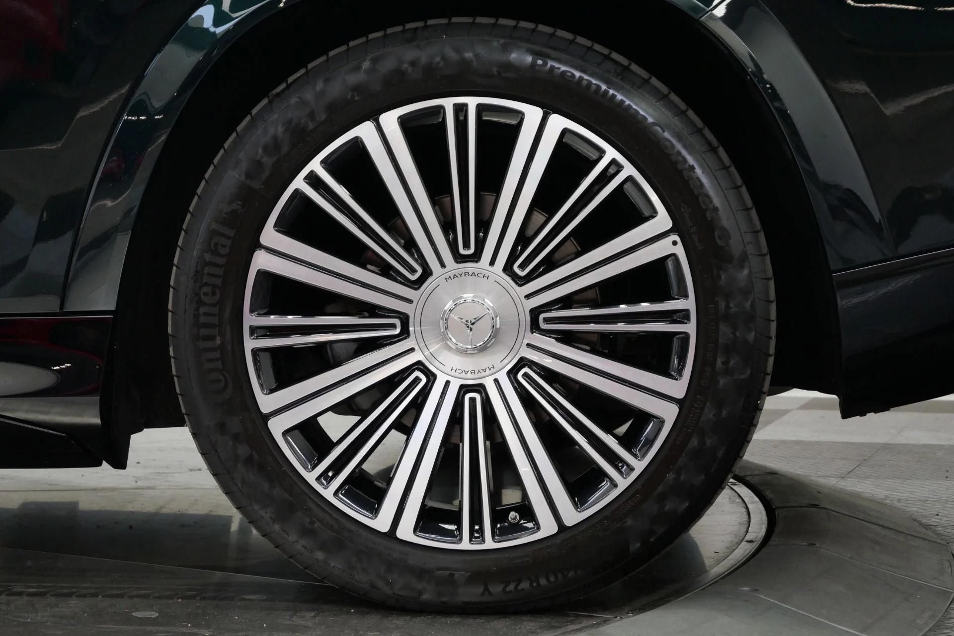 mph010_1035767131_Used_2022_Mercedes_Benz_Maybach_GLS_600_4_MATIC_Beautiful_Colors_Four_Seat_Configuration_Walnut_Trim_1776795080_81905c1649