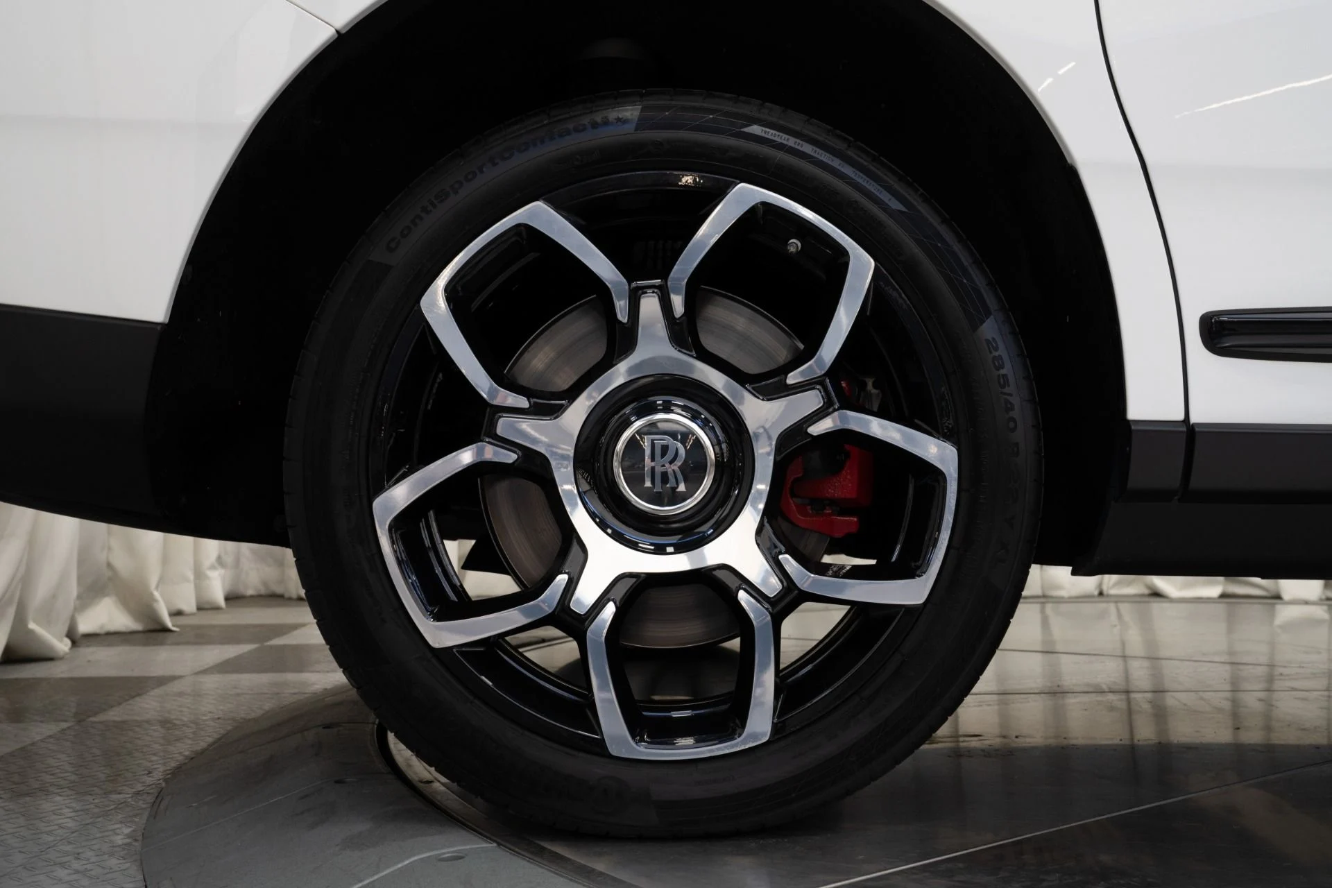 mph010_1041459924_Used_2023_Rolls_Royce_Cullinan_Black_Badge_Two_Tone_Interior_Starlight_Headliner_1762810213_c159fe6051