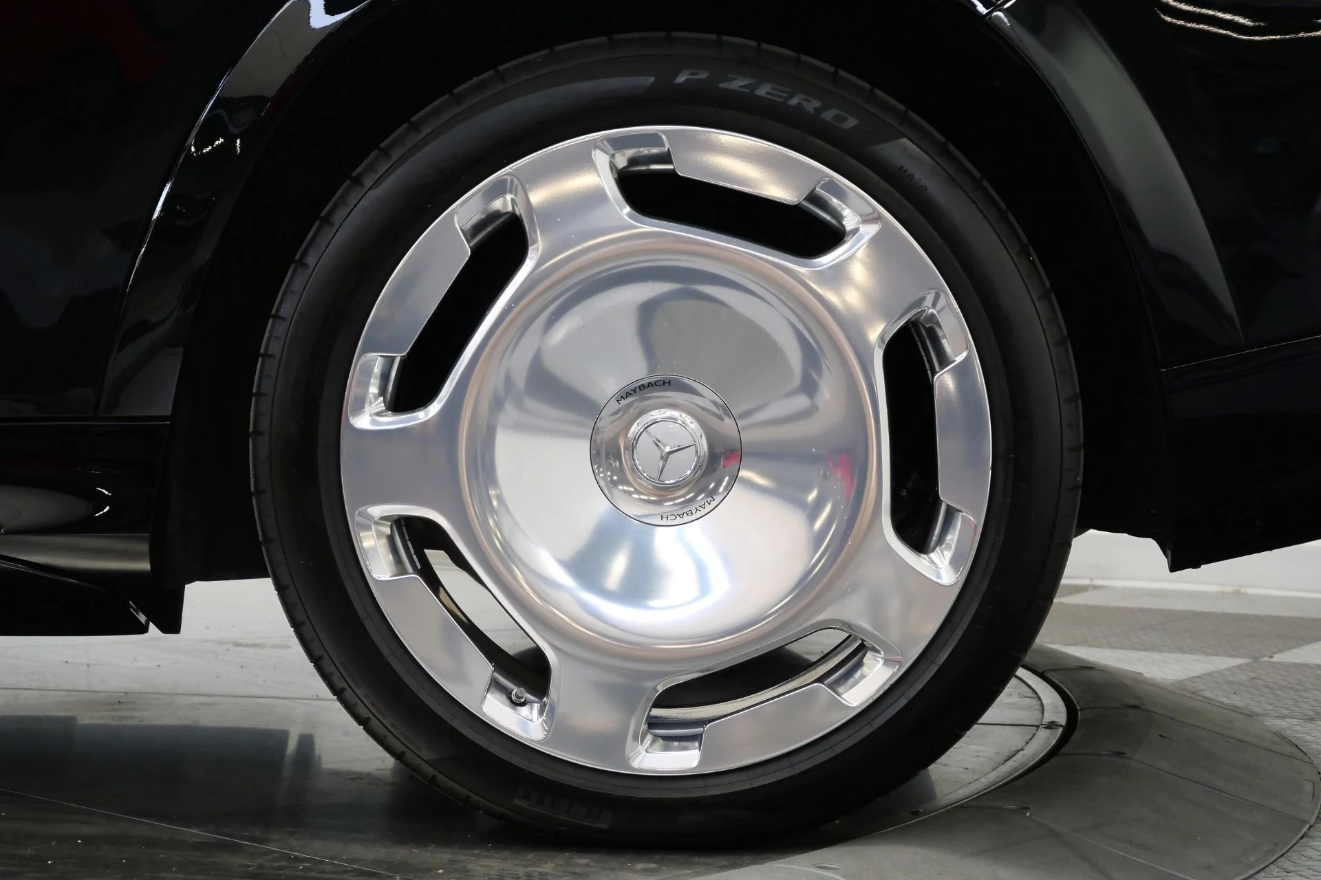 mph010_1051117320_Used_2025_Mercedes_Benz_Maybach_GLS_600_4_MATIC_Monoblock_Wheels_4_Seat_Configuration_Rear_Entertainment_1776793710_31d056c1a4