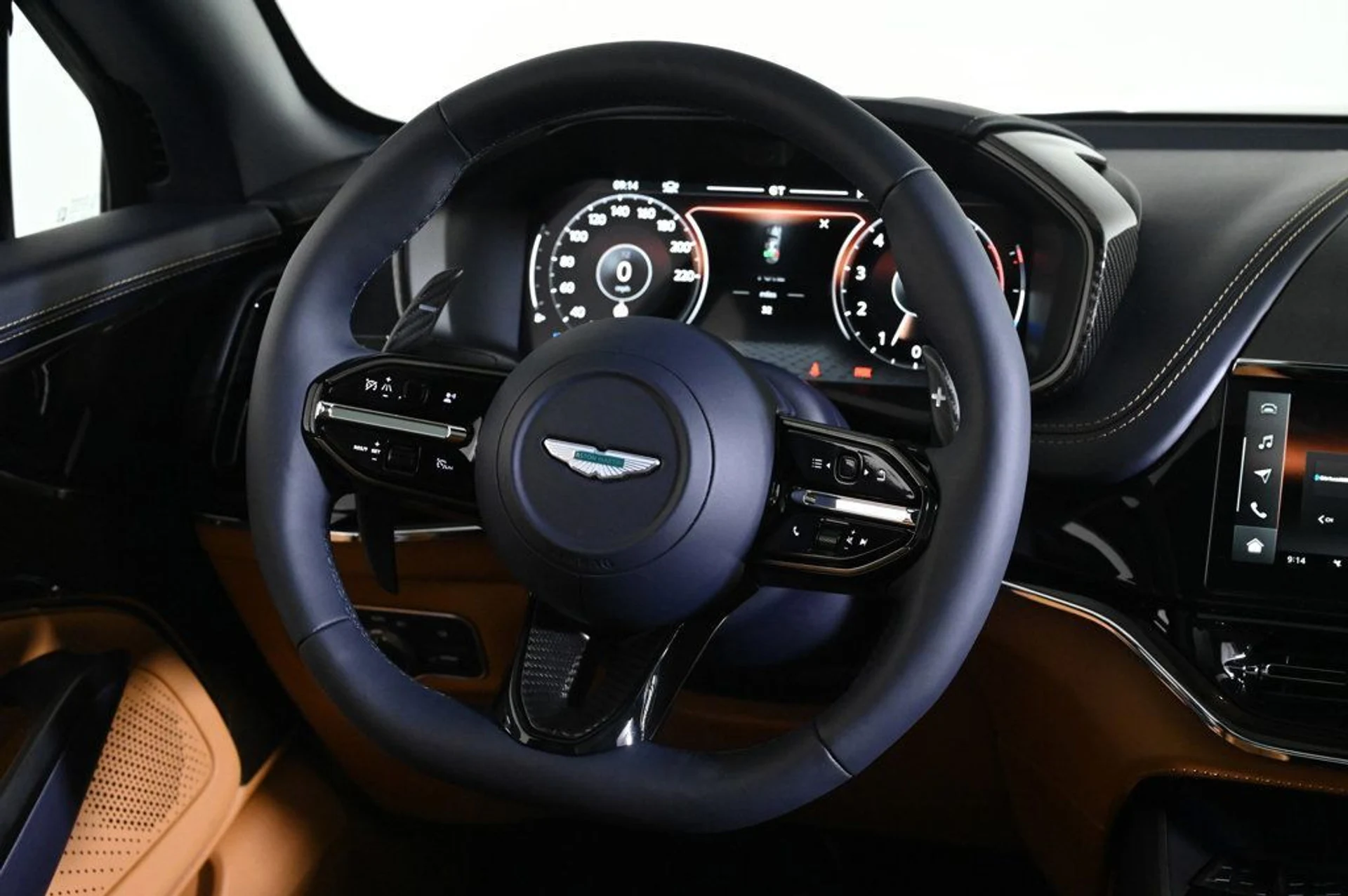 mph010_1052969985_new_2026_aston_martin_dbx_707awd_11350_22961651_10_1024_fa66e33b9b