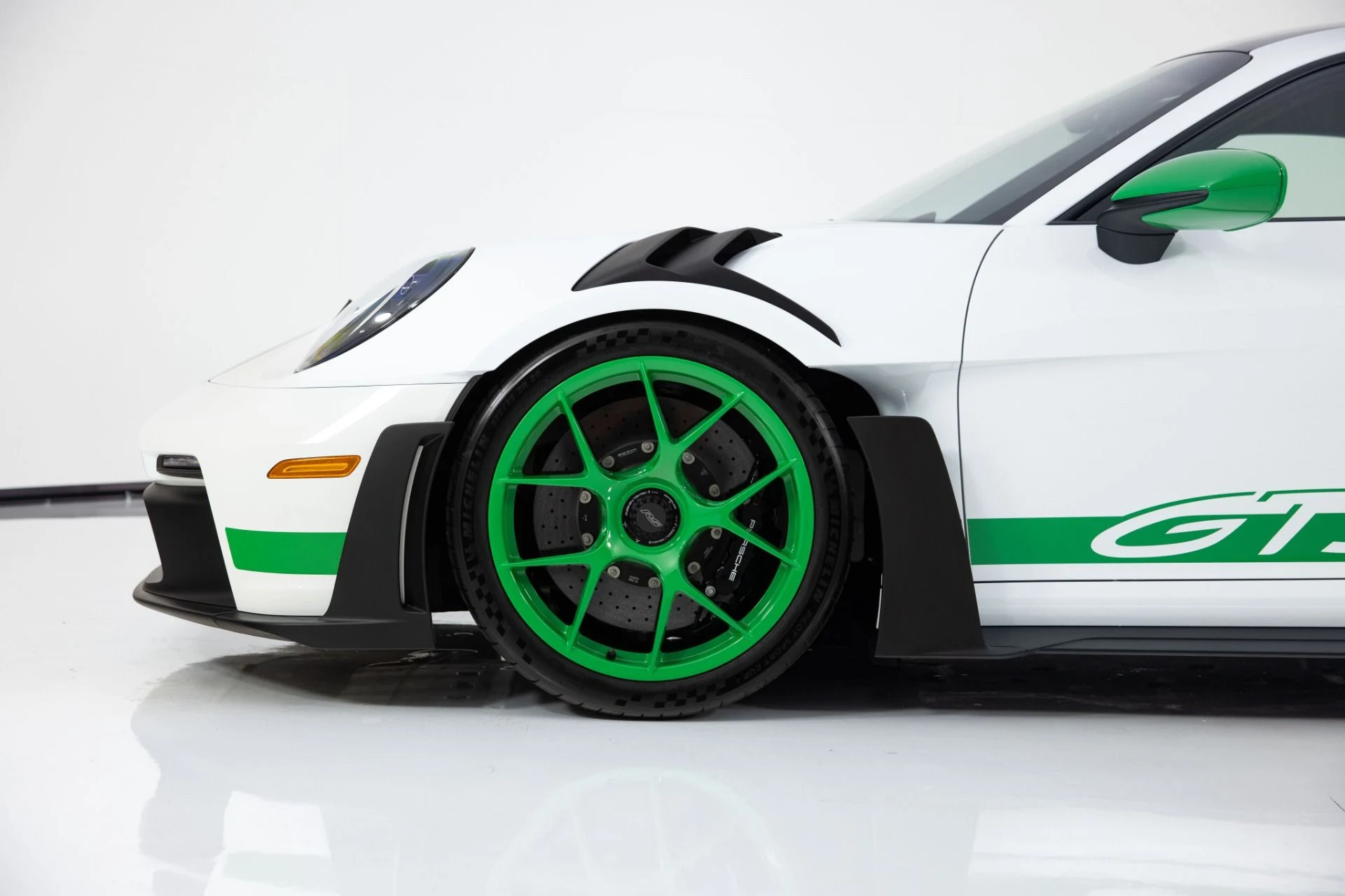 mph010_1056386892_Used_2023_Porsche_911_GT_3_RS_1728415718_a7774ddfa5