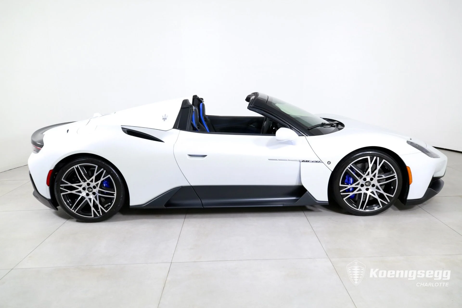 mph010_10564615_Used_2023_Maserati_MC_20_Cielo_1761055156_4e9cab8d5b