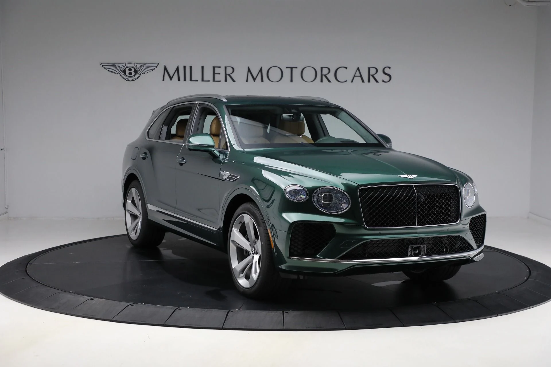 mph010_1057990544_New_2025_Bentley_Bentayga_V8_67308091a1
