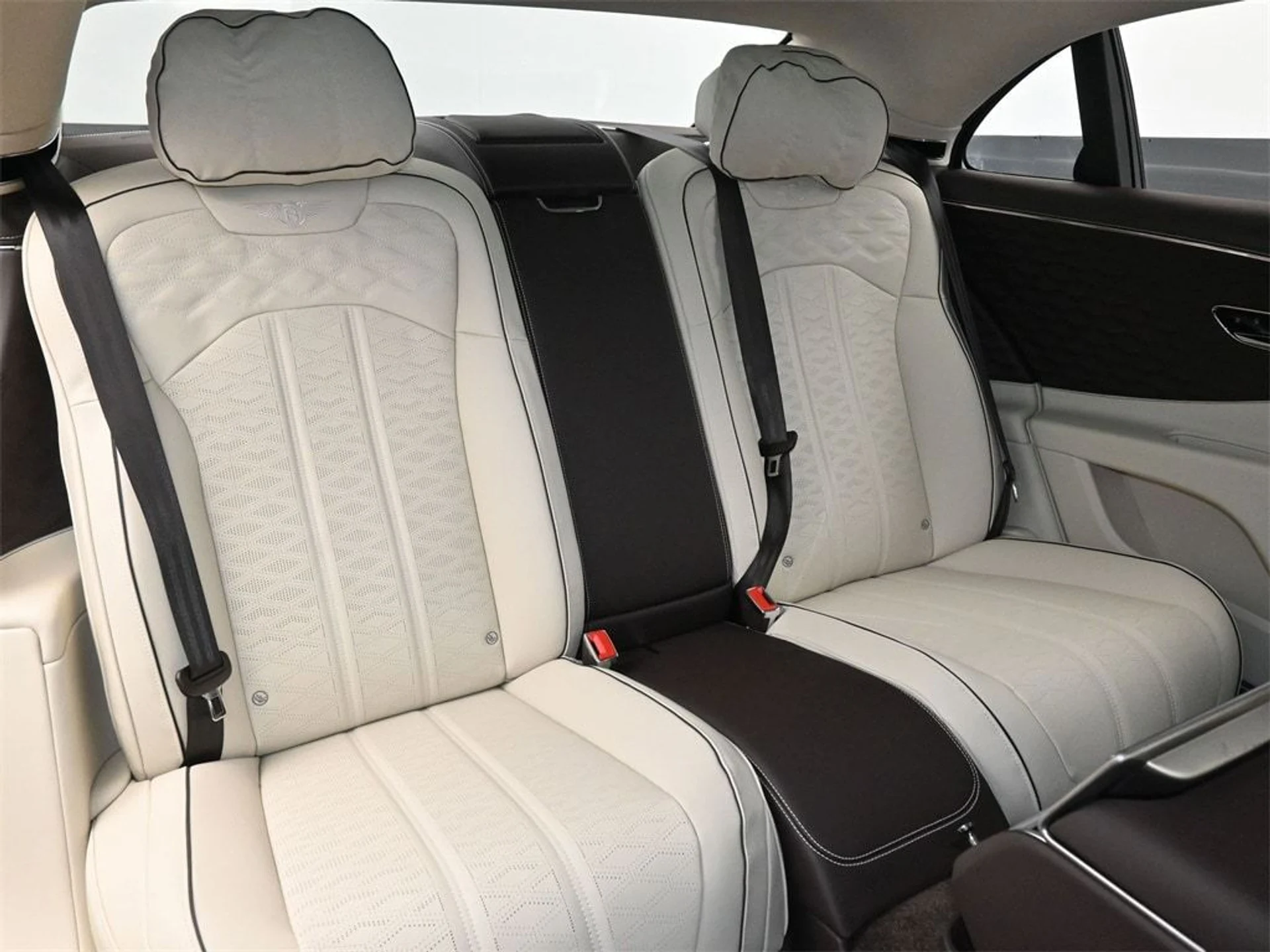 mph010_1059652652_0b360104de87bb42e08e4d15c463b0fbx_6705dc34db