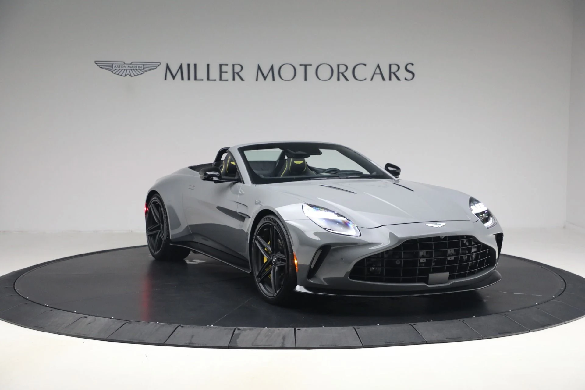 mph010_1061477334_New_2026_Aston_Martin_Vantage_Roadster_1790027458_88ef2bdb52