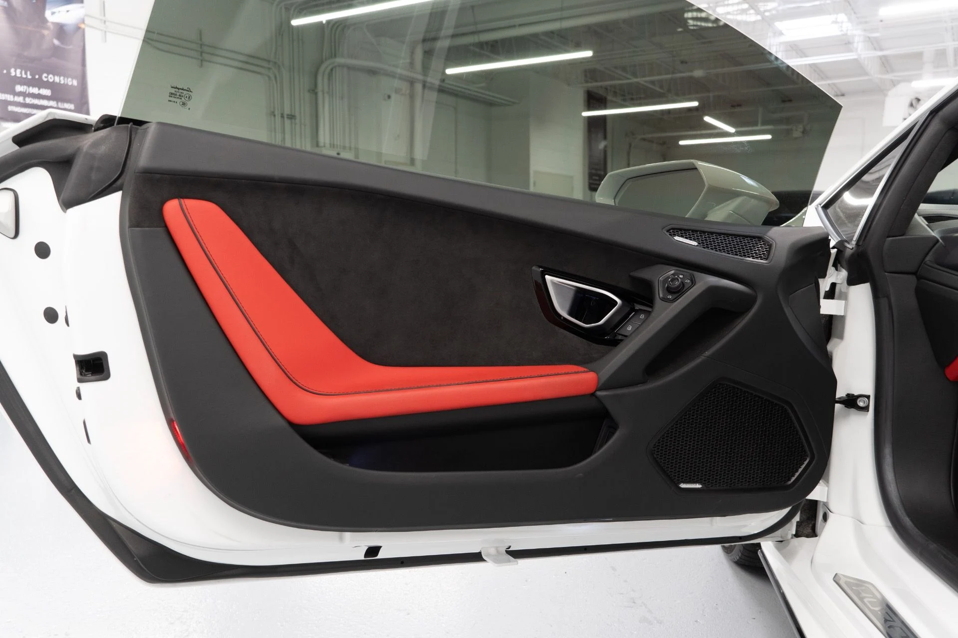 mph010_1061501204_Used_2020_Lamborghini_Huracan_EVO_1763065964_db08f69b7d