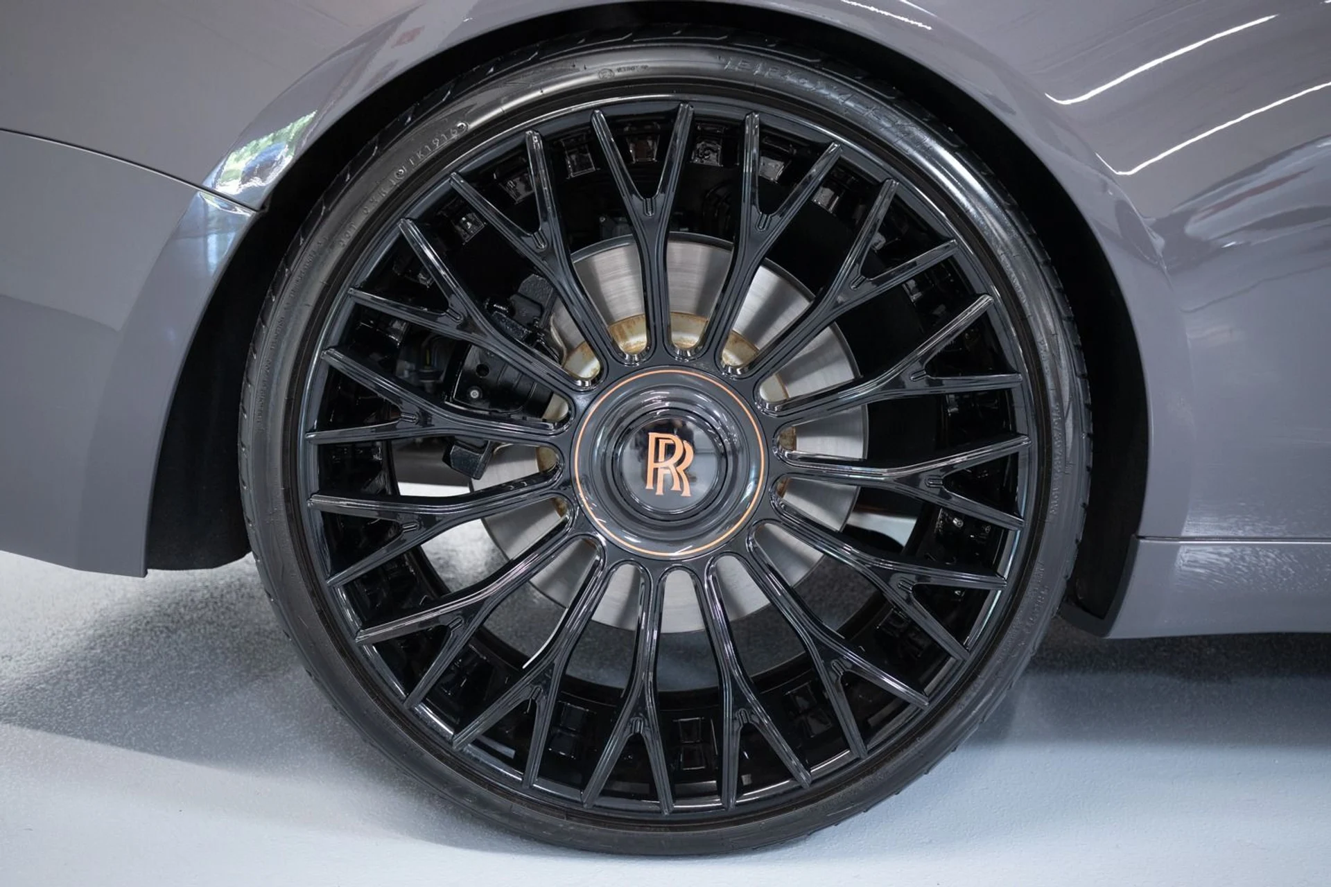 mph010_1065455518_Used_2018_Rolls_Royce_Wraith_Luminary_Collection_1708563018_9ac88a5964