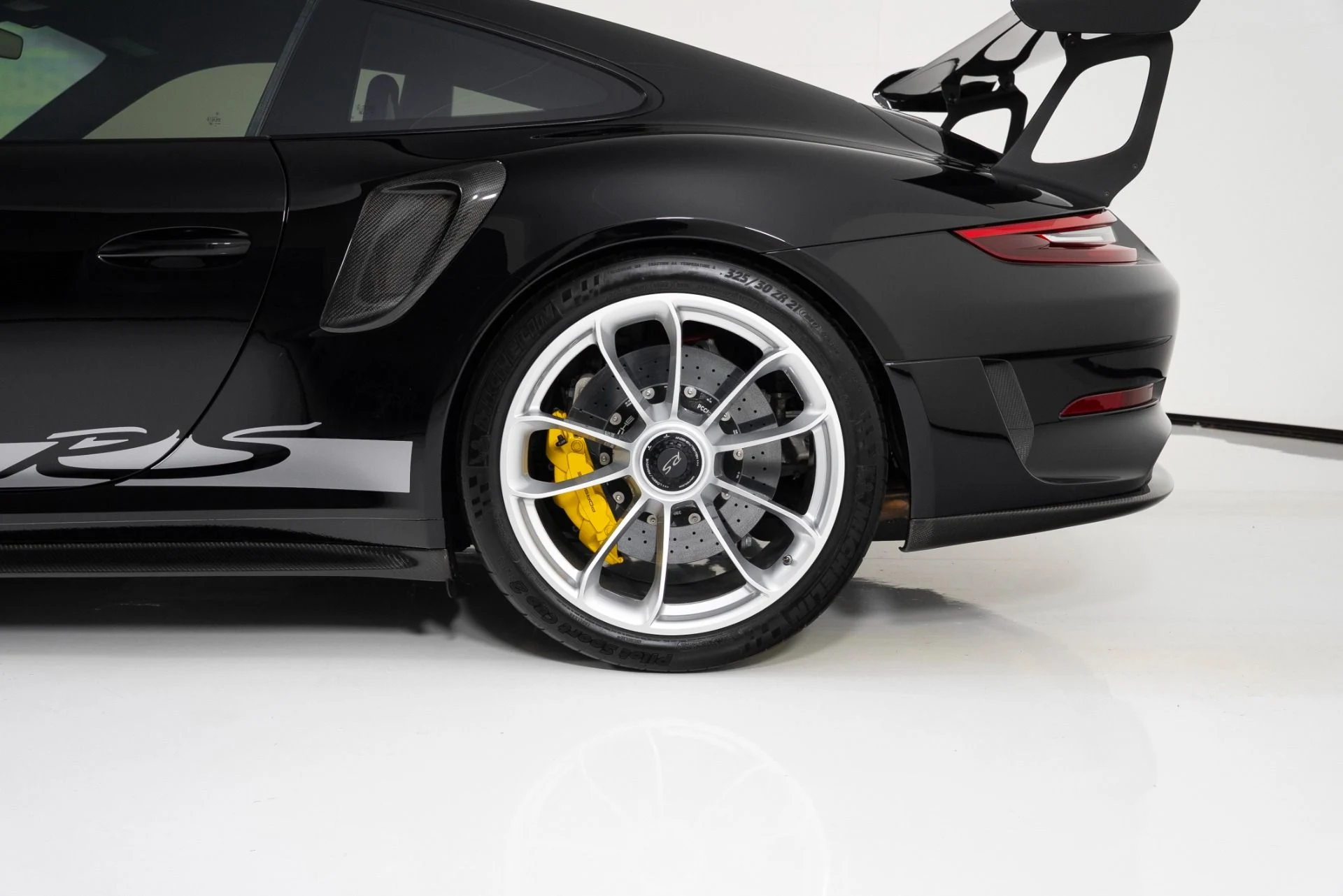 mph010_1074513918_Used_2019_Porsche_911_GT_3_RS_1753749472_8df69da0df