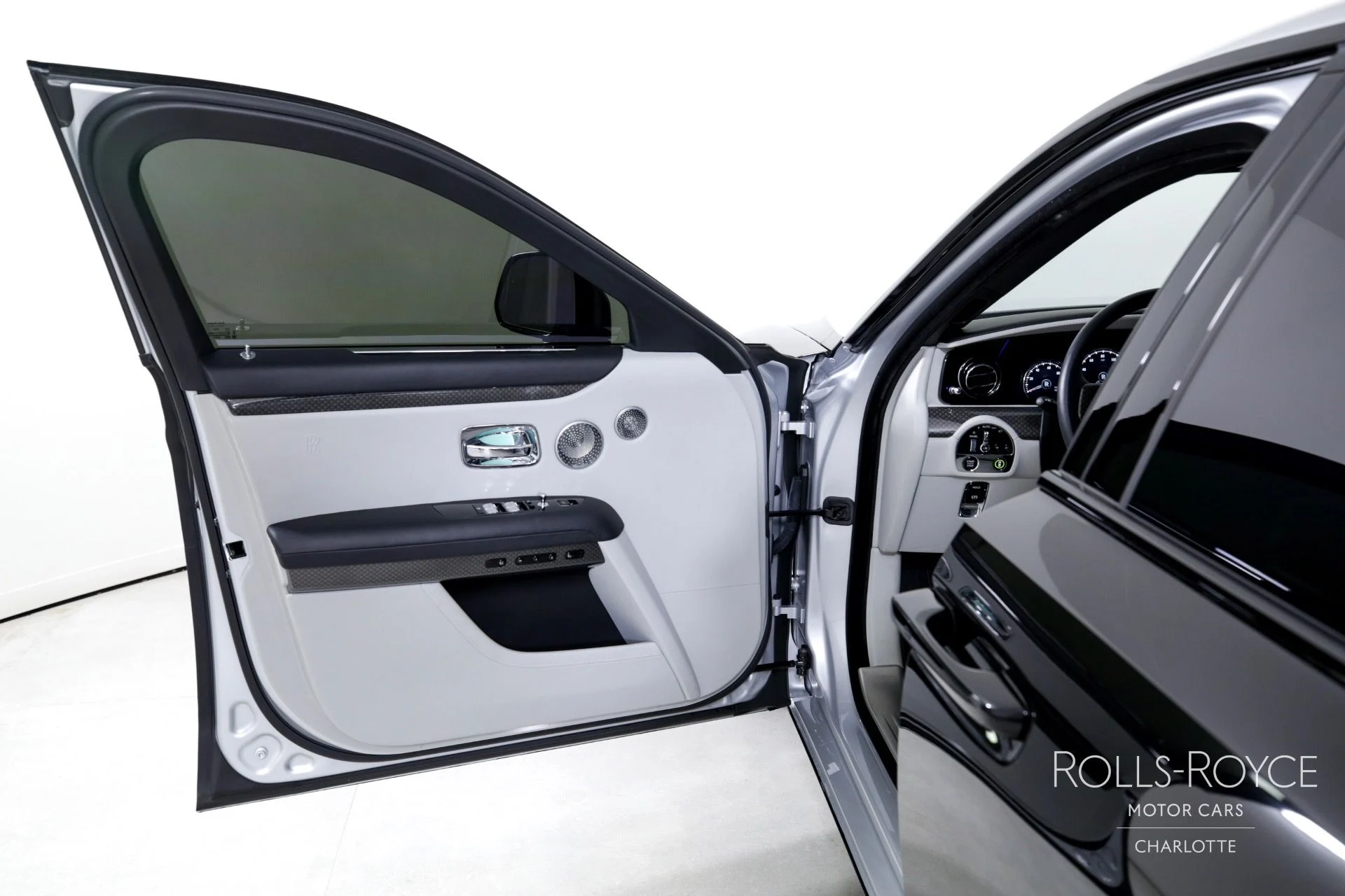 mph010_1083029313_Used_2022_Rolls_Royce_Black_Badge_Ghost_1713469373_34e372d69f