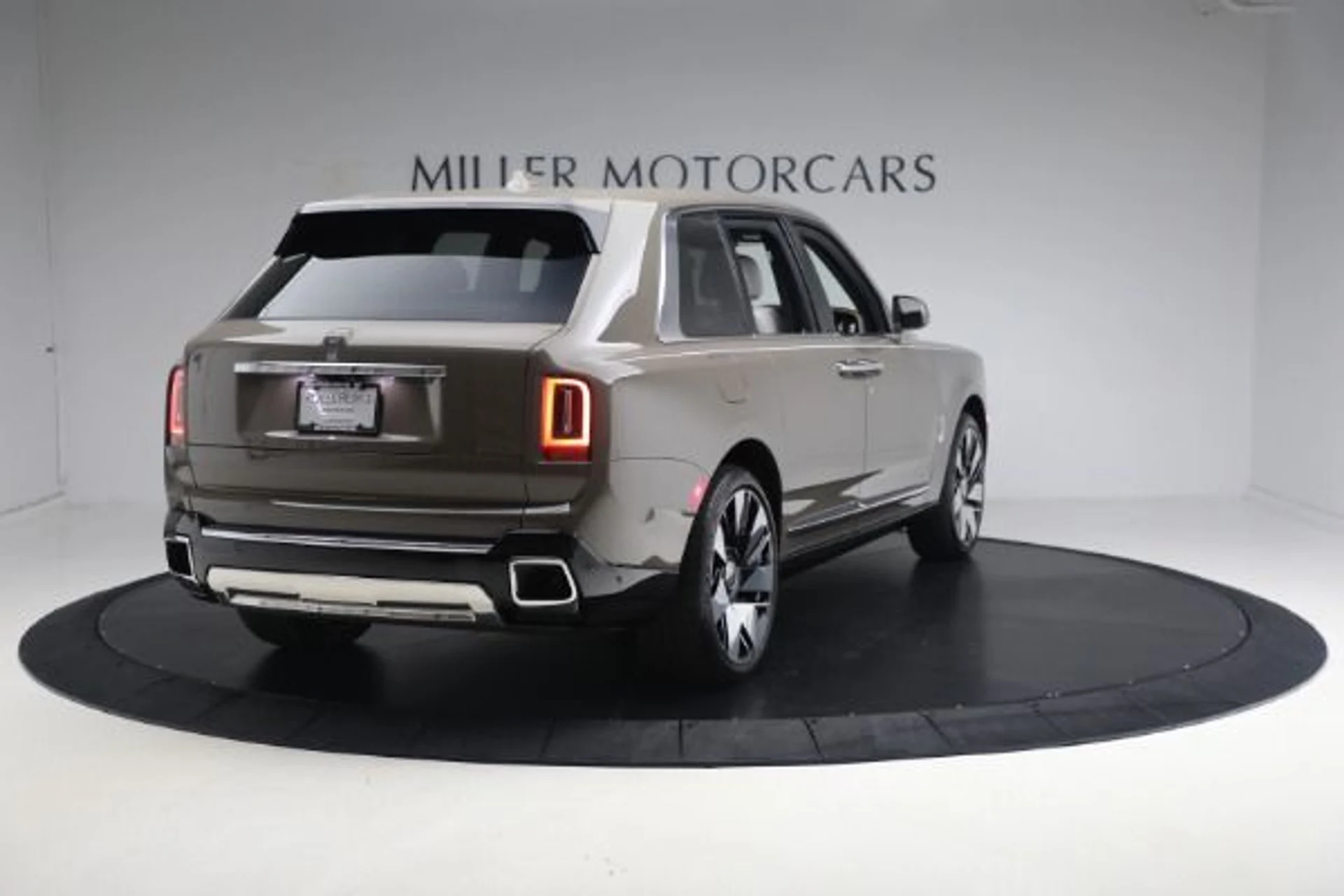 mph010_1083220476_New_2025_Rolls_Royce_Cullinan_e0b993fb7f