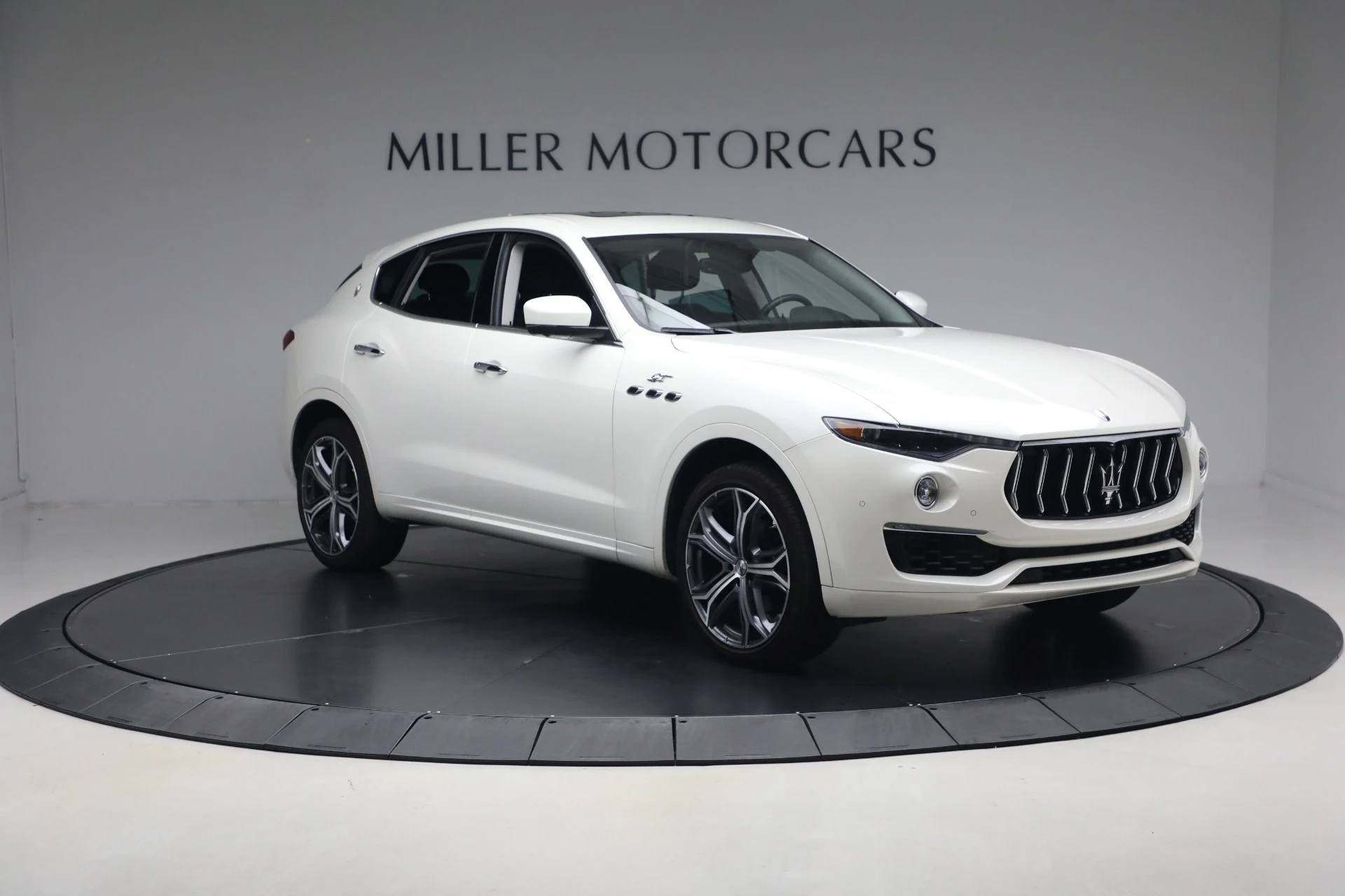 mph010_1089155113_Used_2022_Maserati_Levante_GT_1764079990_72f0b90033