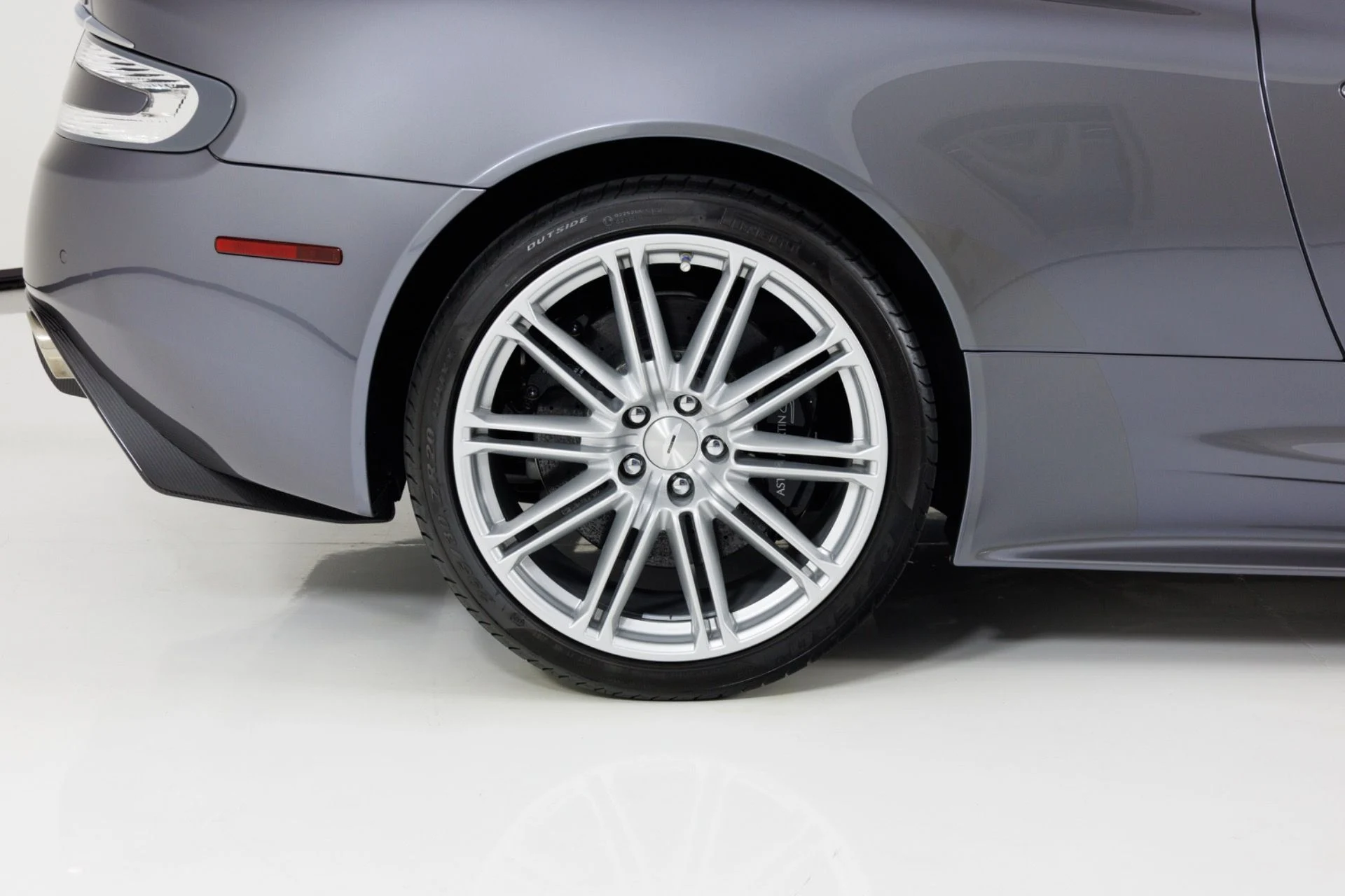 mph010_1093645144_Used_2010_Aston_Martin_DBS_1792190091_a458e7e449