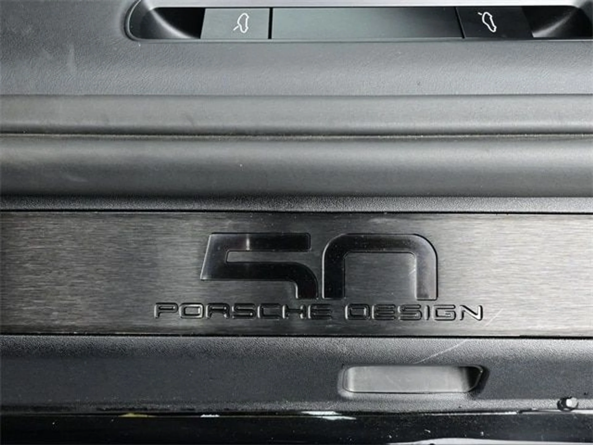 mph010_1103755783_8675f7d200325c29cb483dec0ce75123x_6c83589714